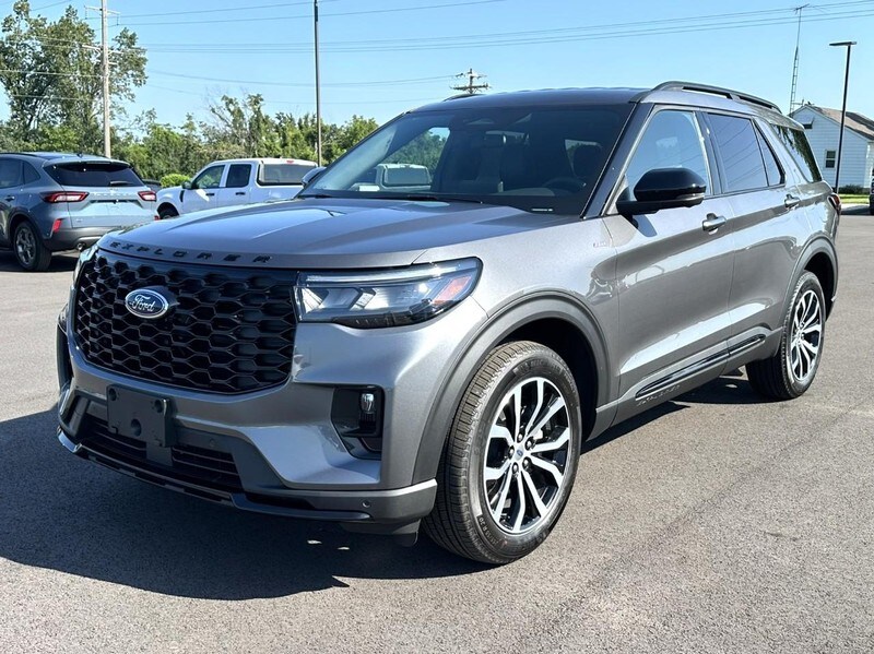2025 Ford Explorer ST-Line photo 3