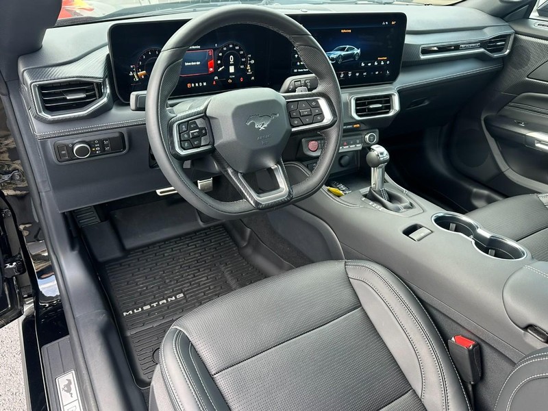 2025 Ford Mustang GT Premium - Photo 9