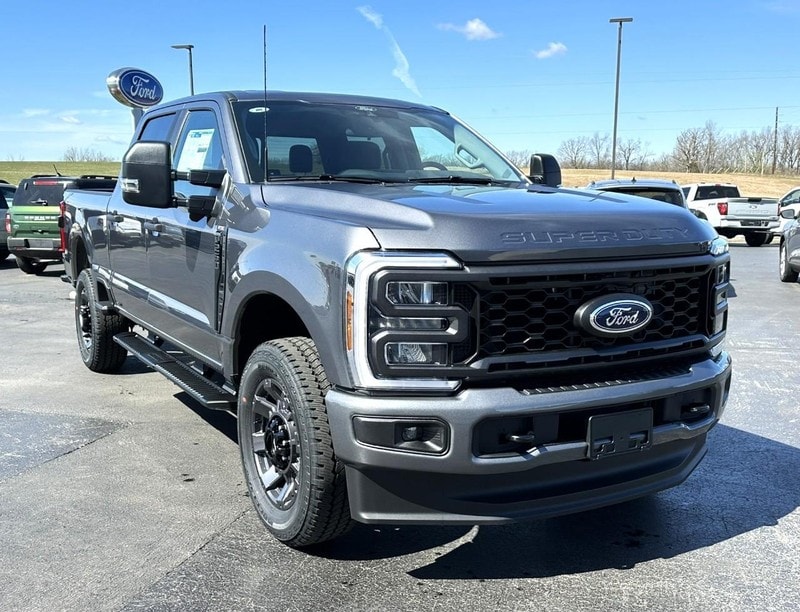 2025 Ford F-250 photo 3