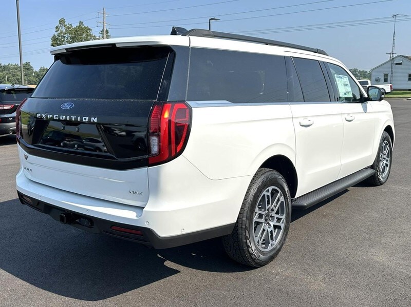2025 Ford Expedition MAX photo 2