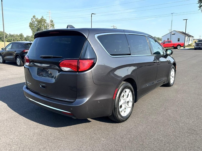 2020 Chrysler Pacifica Touring photo 2