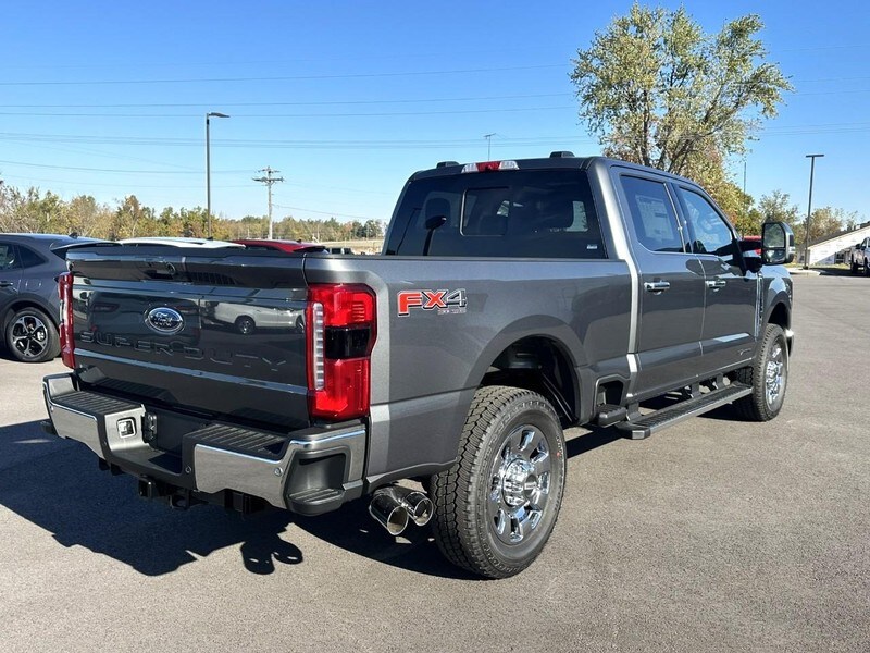 2026 Ford F-350 Lariat photo 3