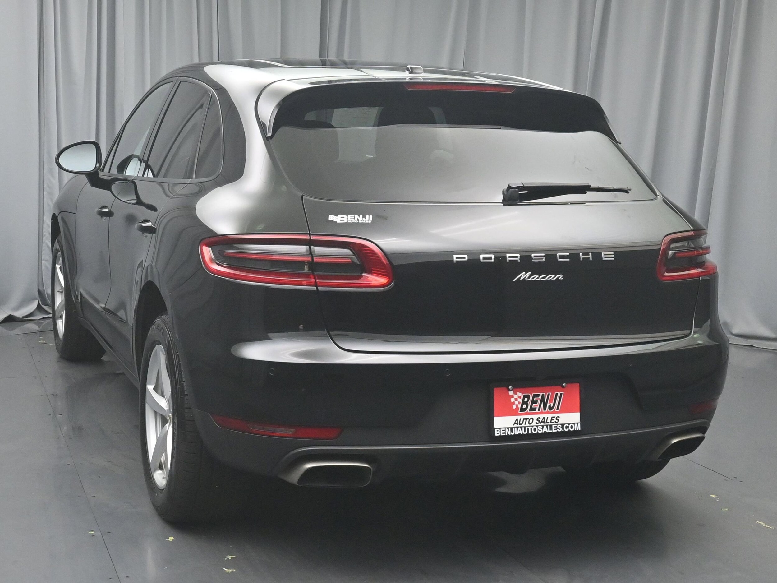 2017 Porsche Macan Base photo 4