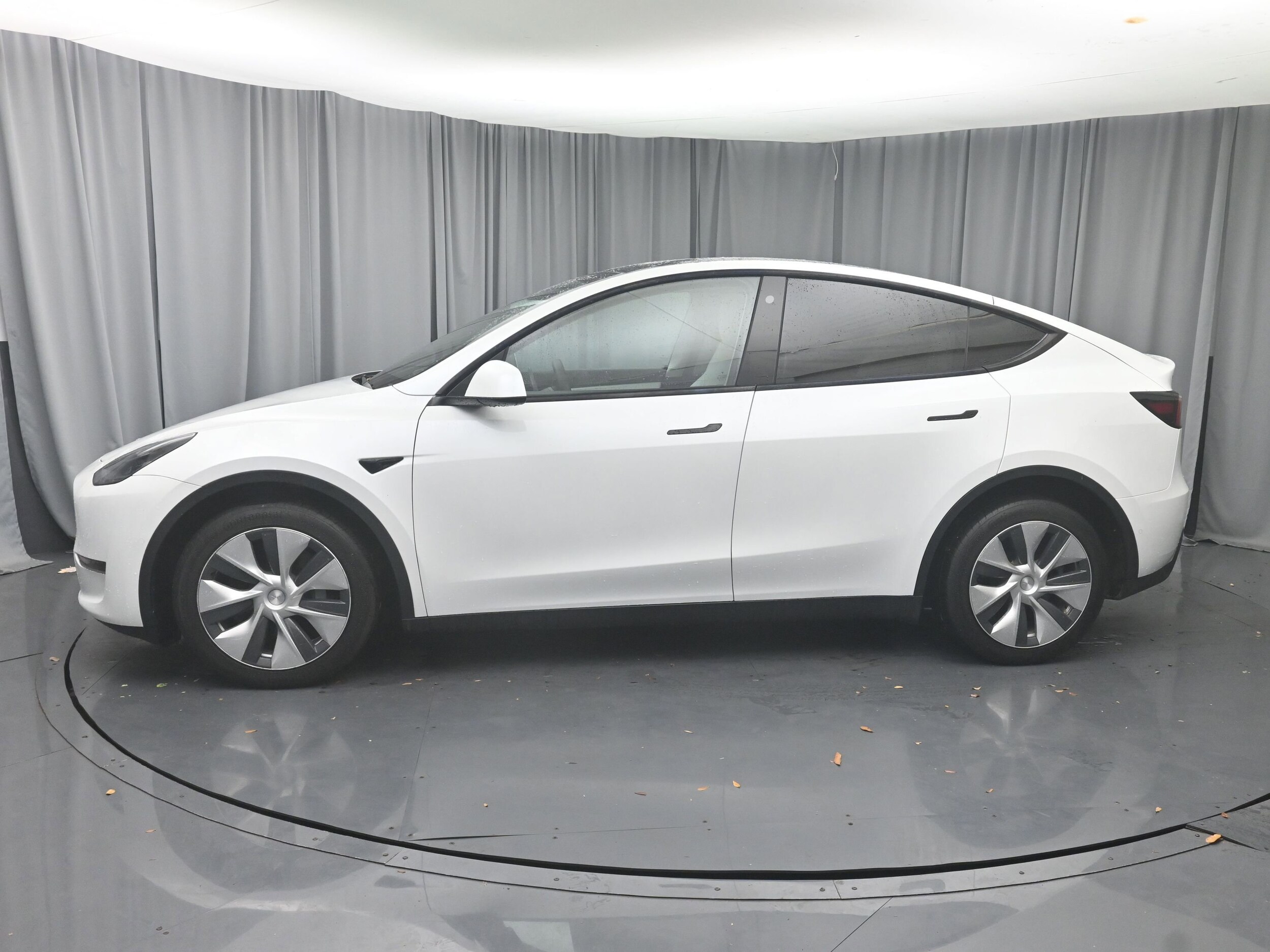 2022 Tesla Model Y Long Range photo 2