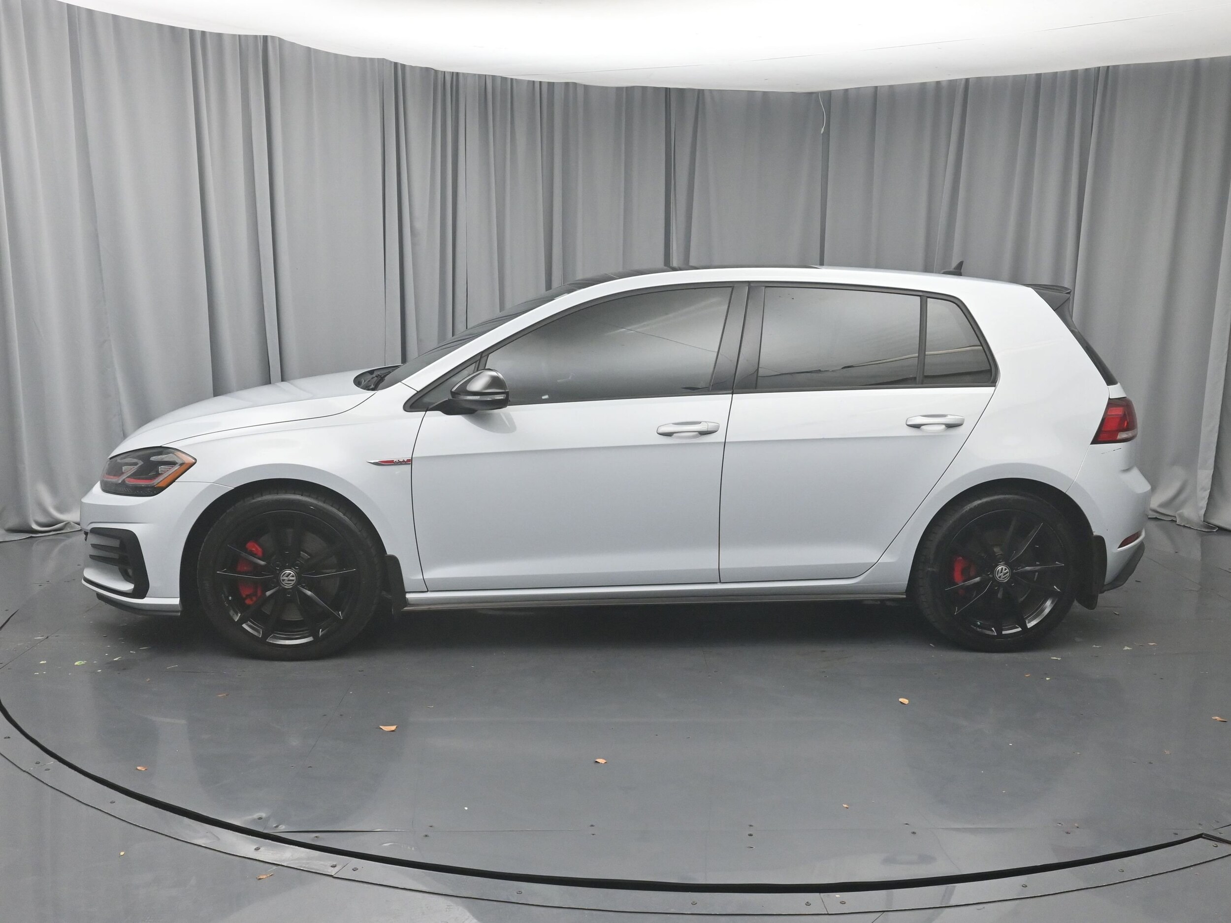 2021 Volkswagen Golf GTI SE photo 3