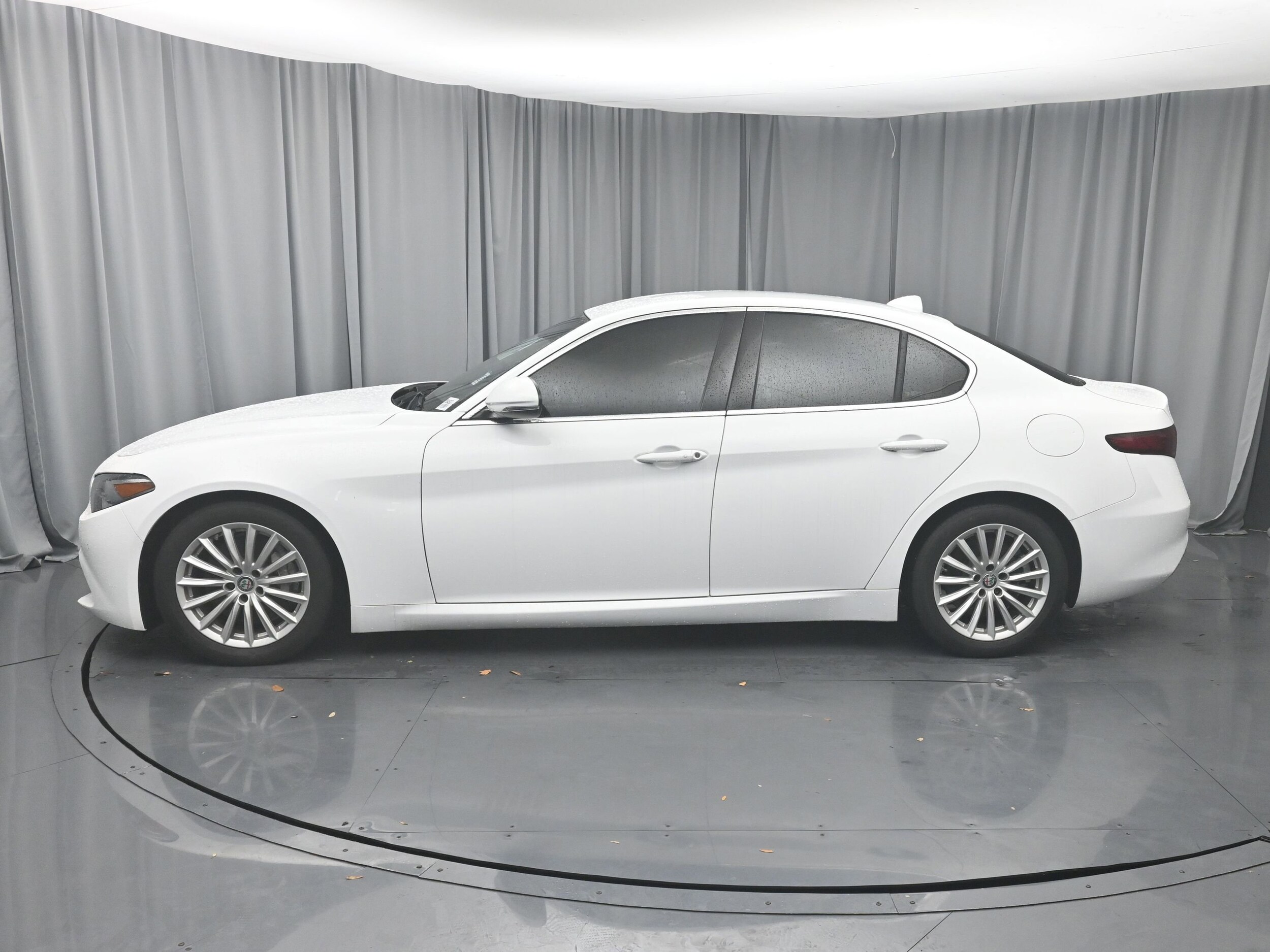 2021 Alfa Romeo Giulia Base photo 3
