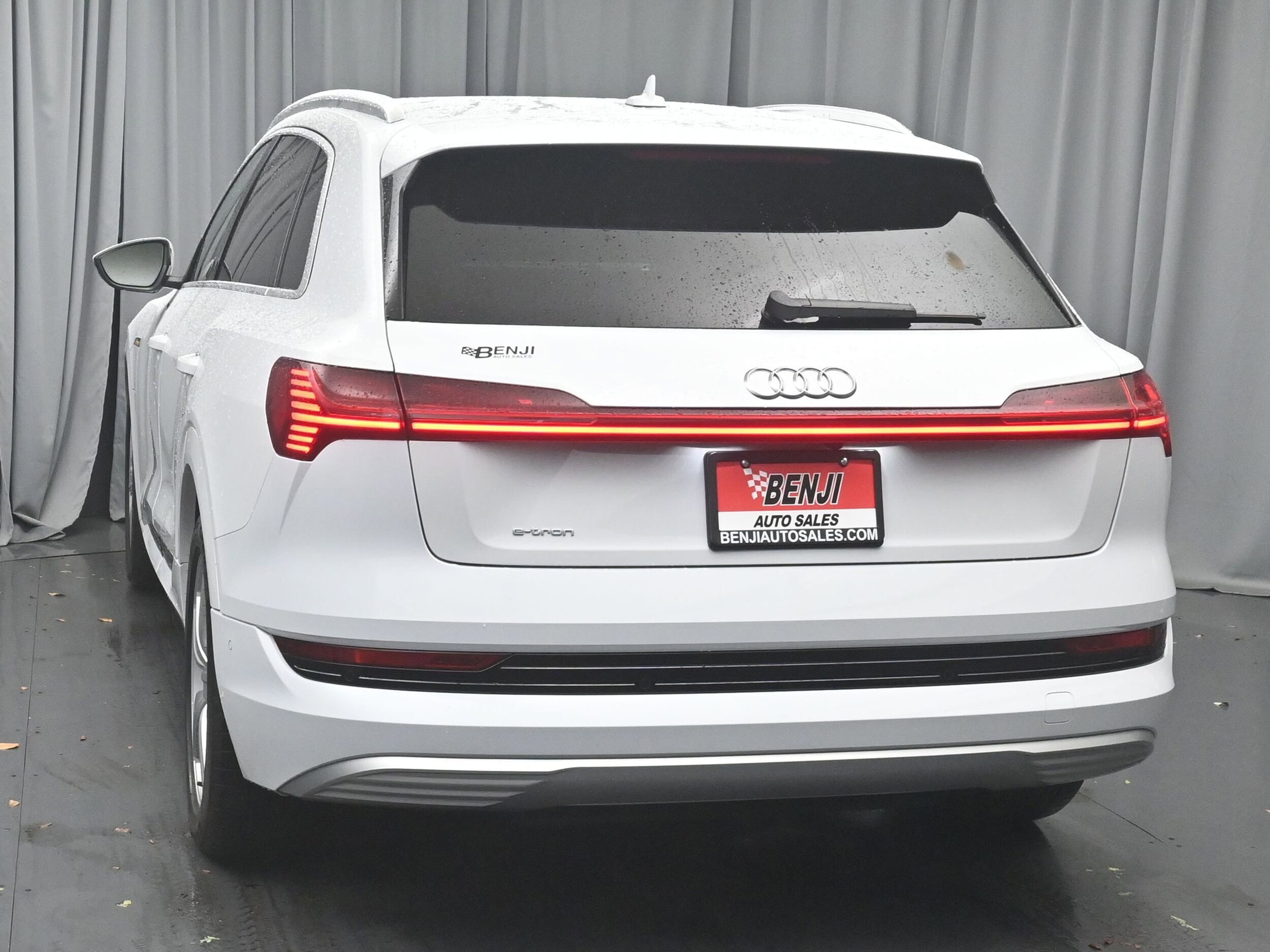 2019 Audi e-tron Prestige photo 4