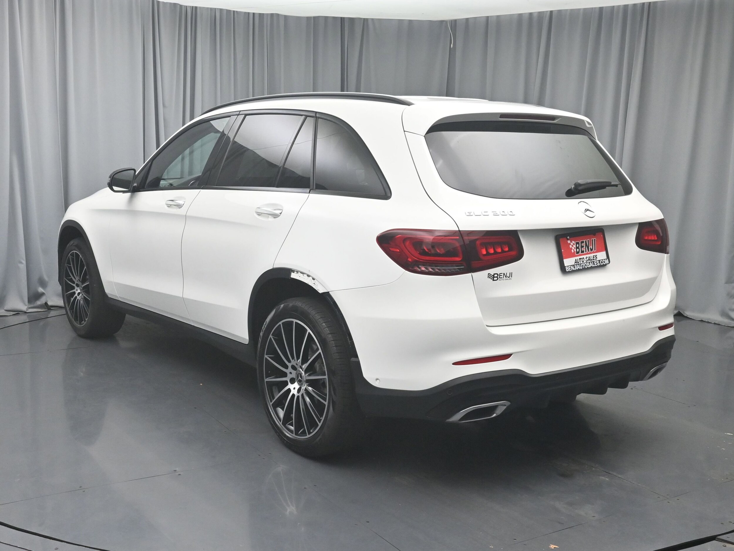 2021 Mercedes Benz GLC 300 photo 4