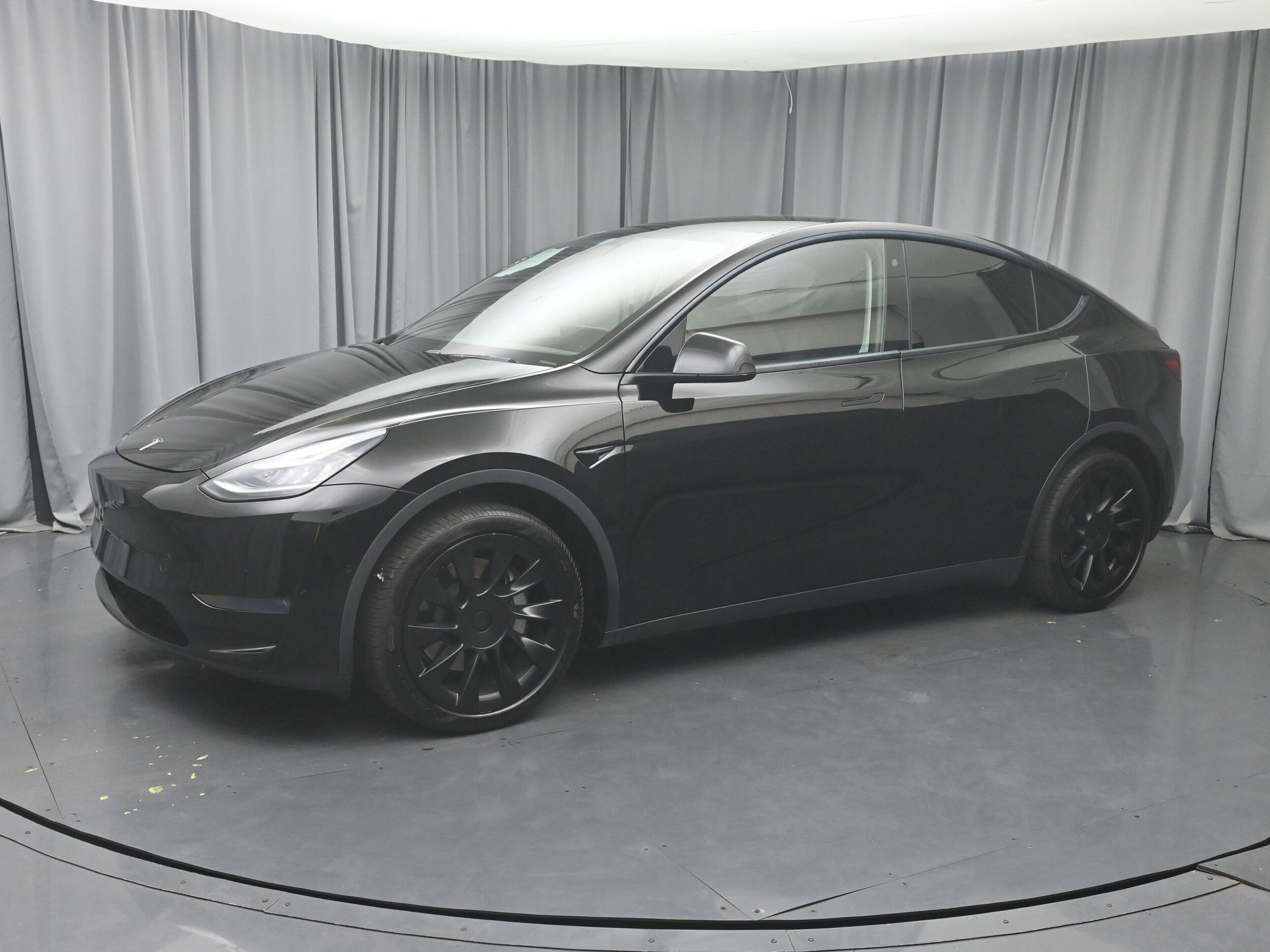 2020 Tesla Model Y Long Range photo 2