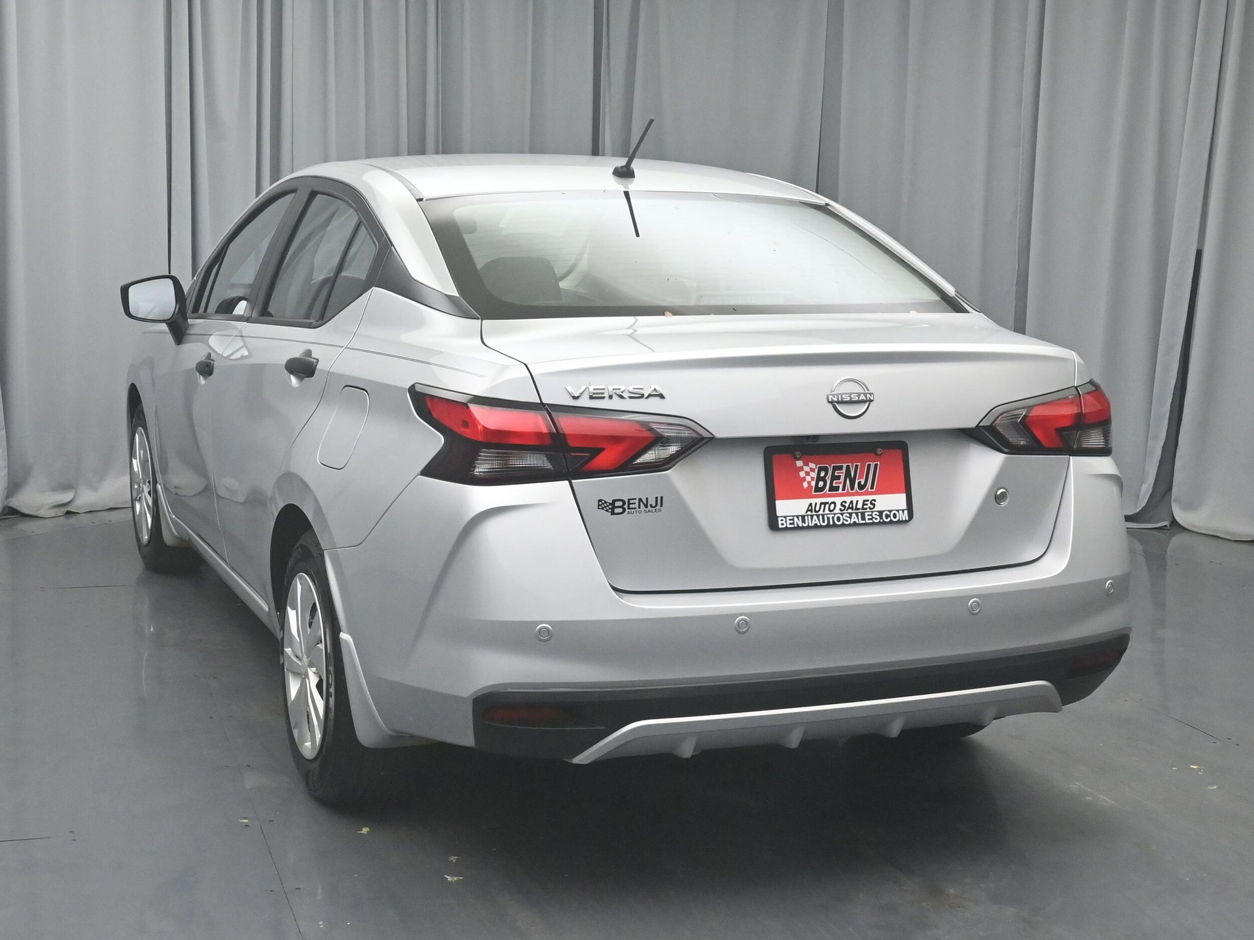 2025 Nissan Versa 1.6 S photo 4