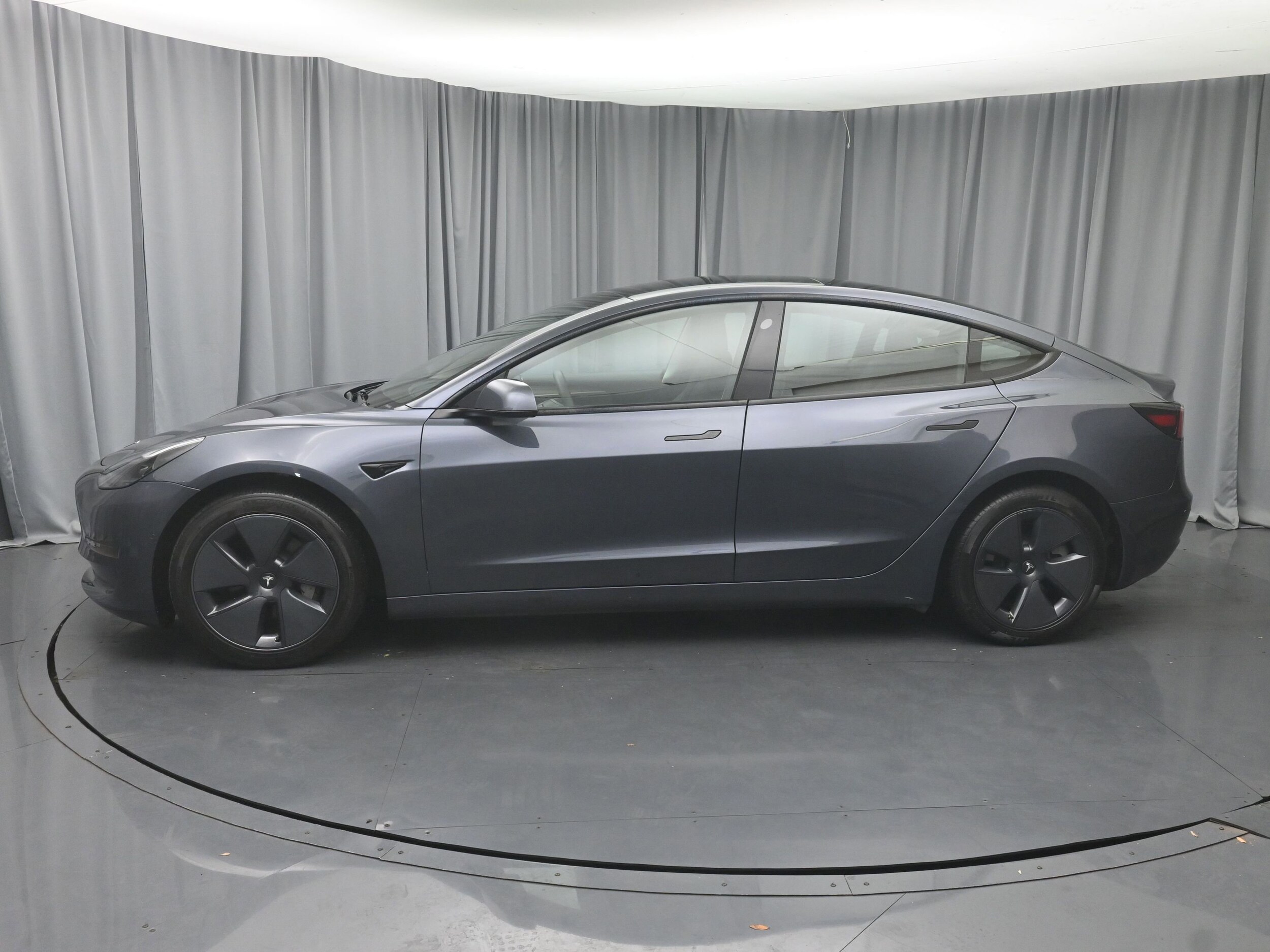 2022 Tesla Model 3 Long Range photo 3