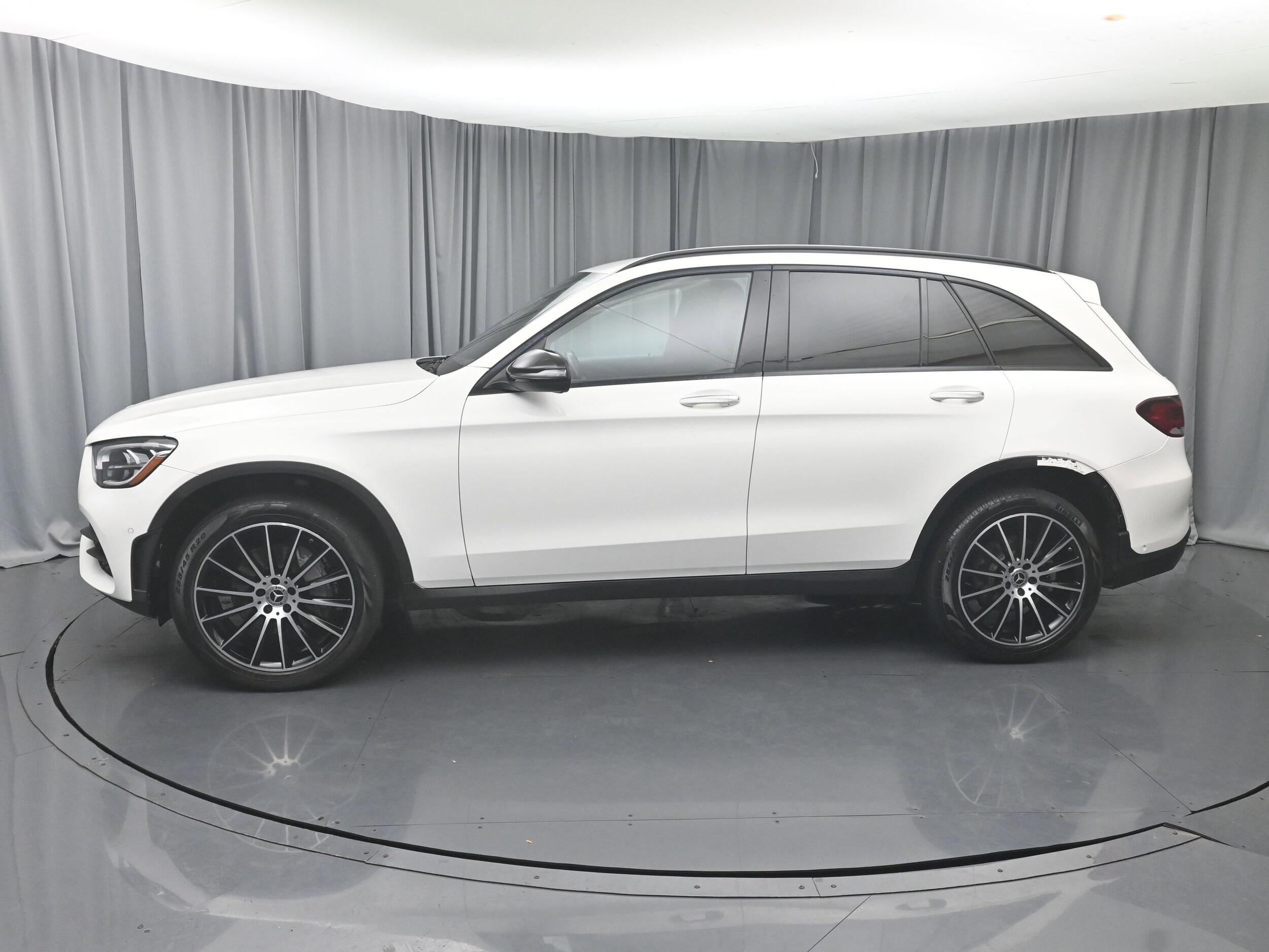 2021 Mercedes Benz GLC 300 photo 3