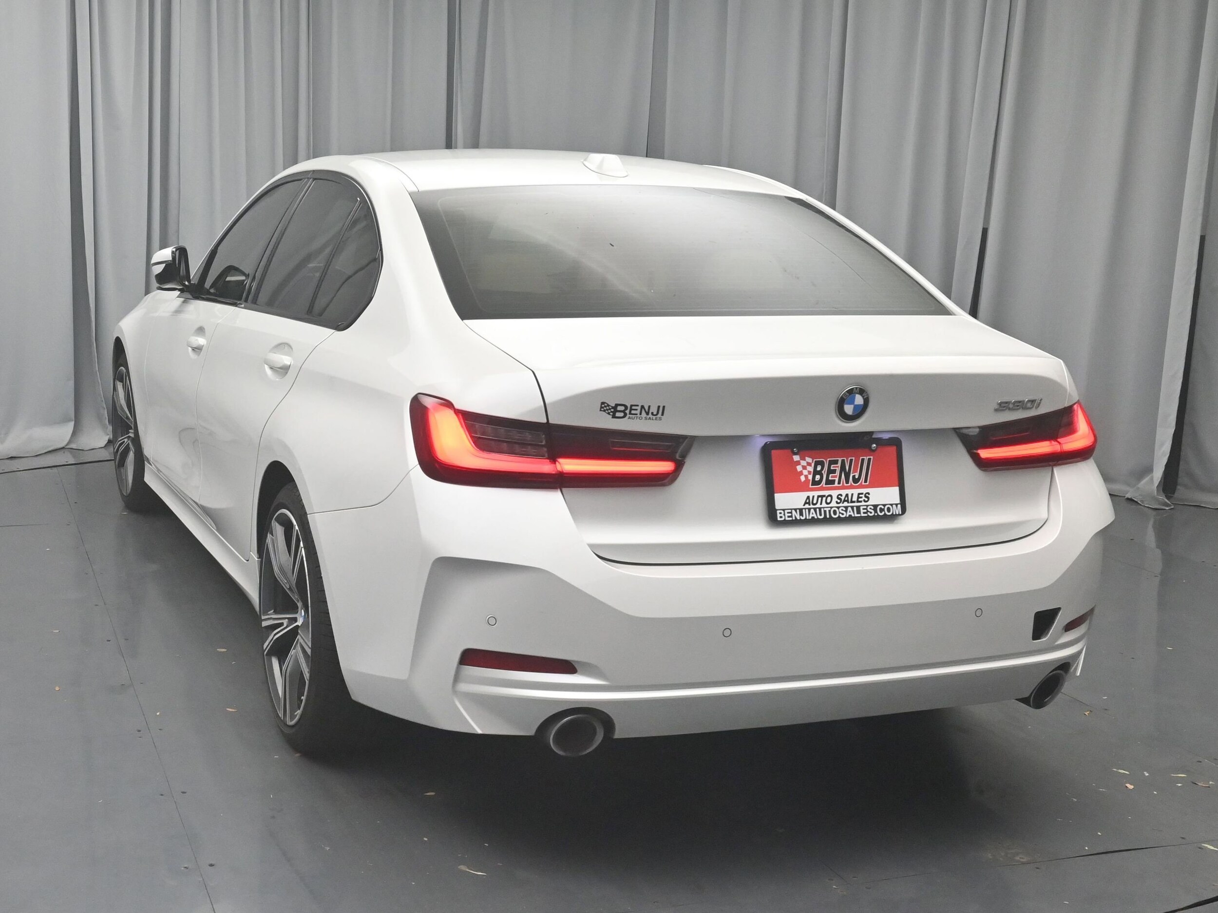 2023 Bmw 330i Sedan photo 4