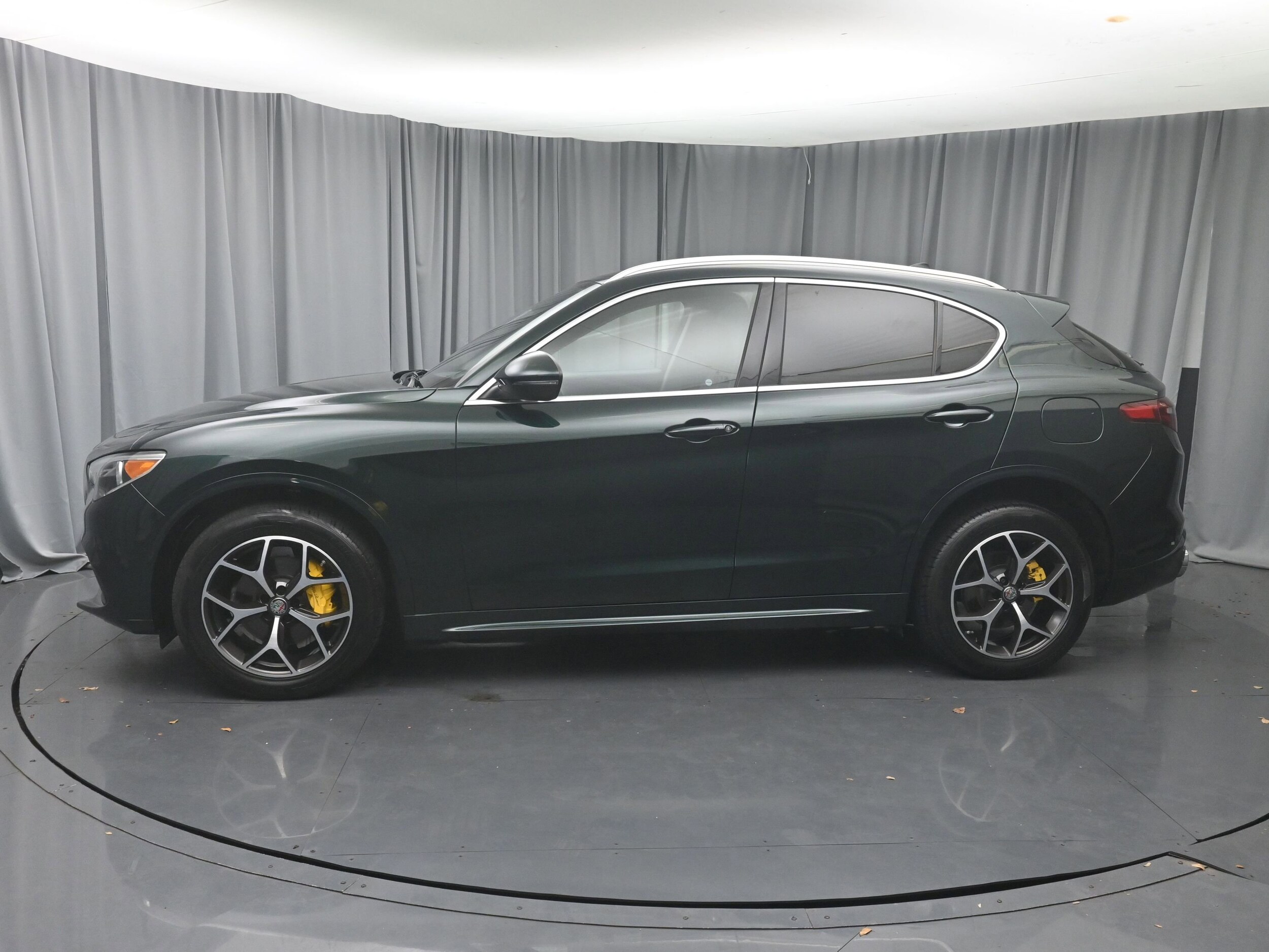 2021 Alfa Romeo Stelvio Ti photo 3