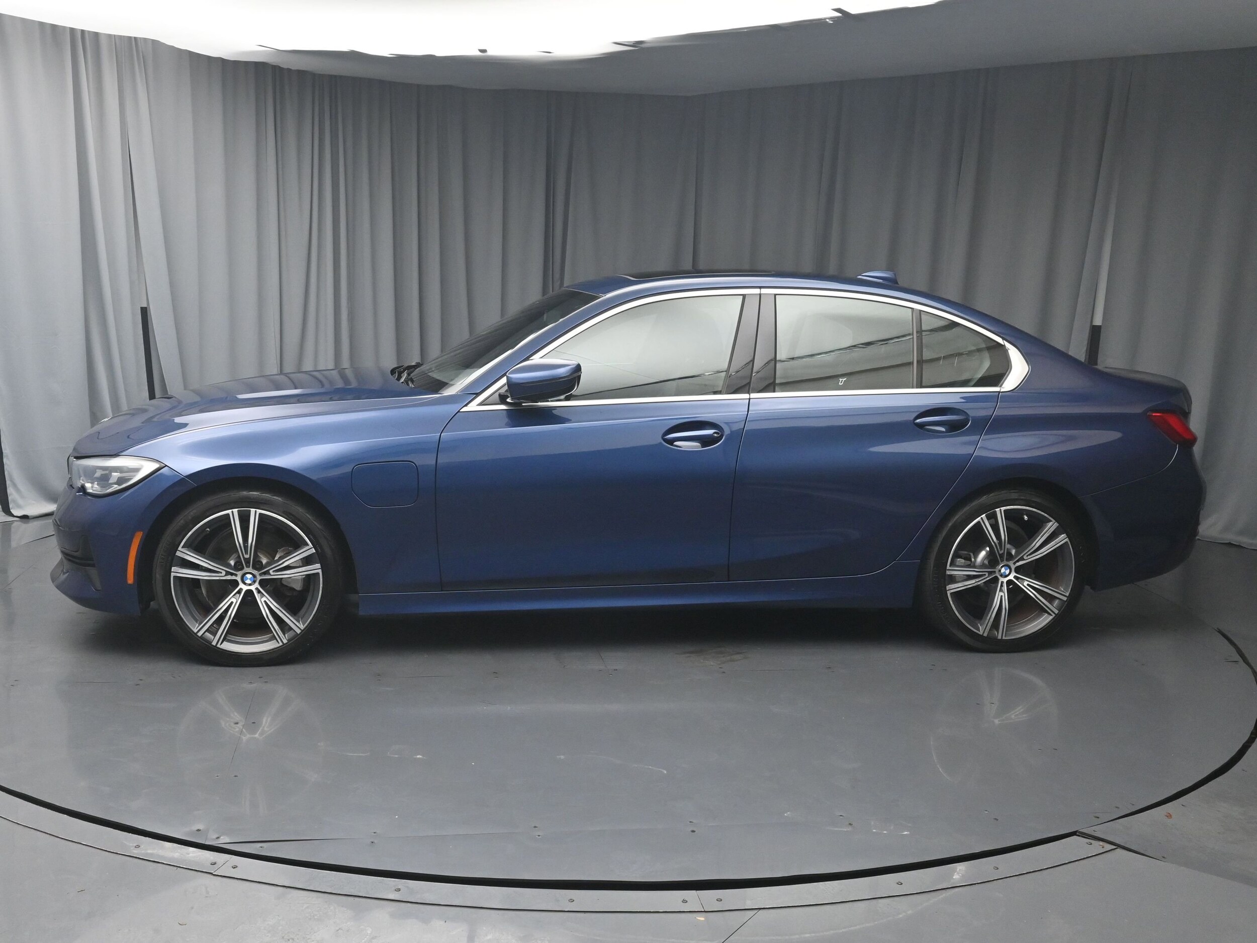 2021 Bmw 330e photo 3