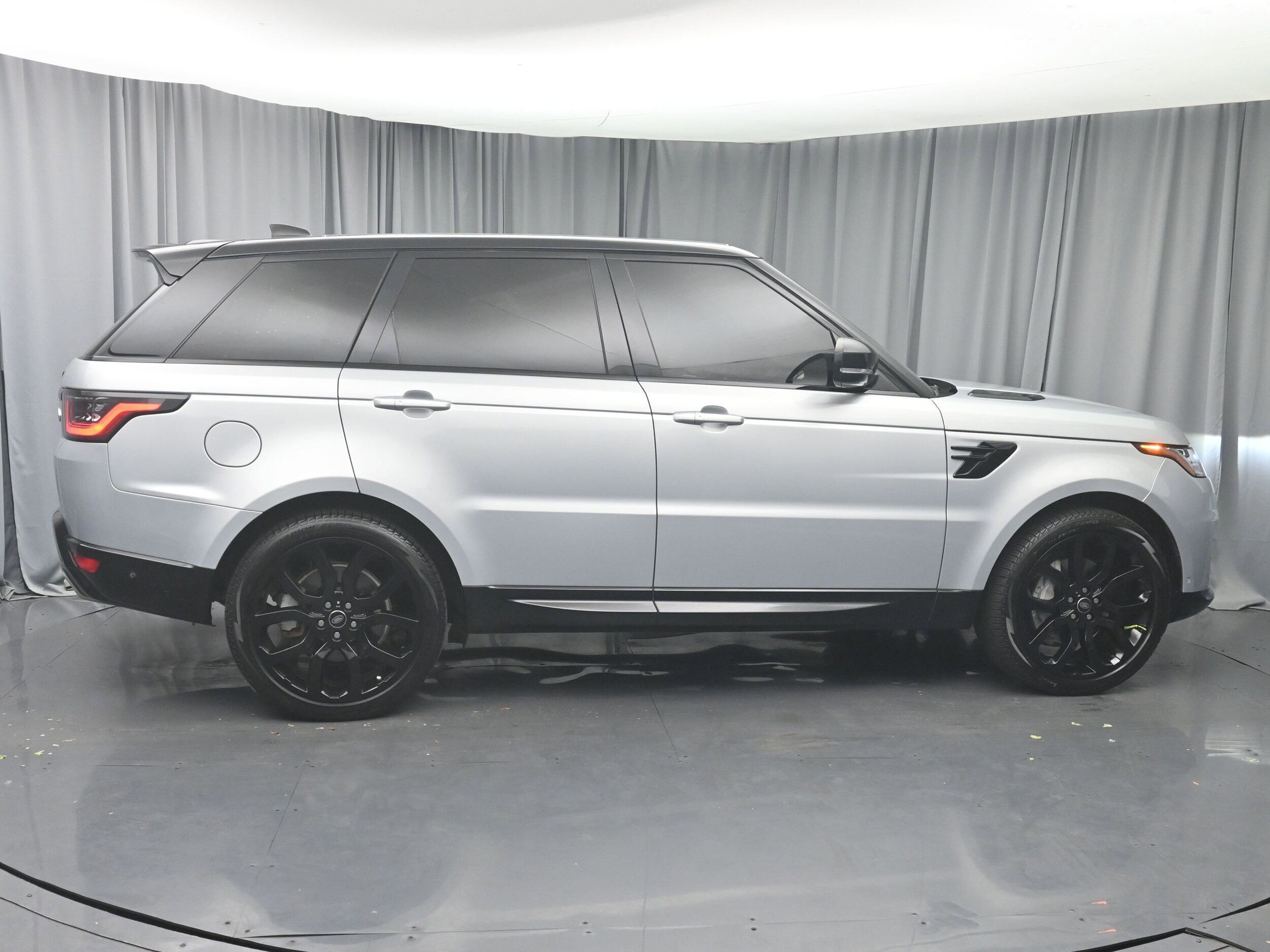 2021 Land Rover Range Rover Sport HSE Silver Edition photo 3