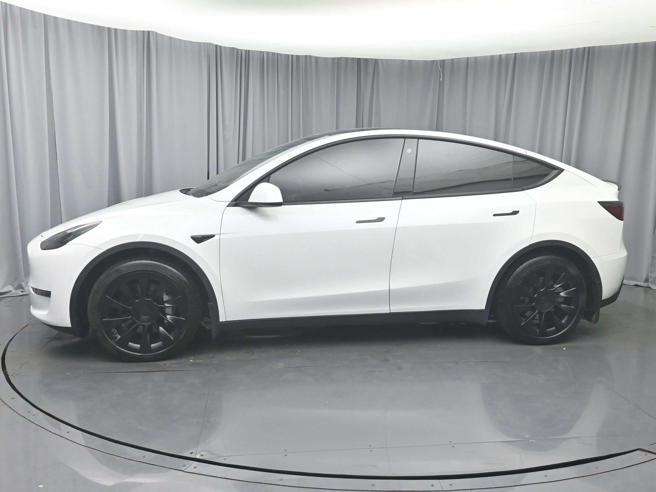 2022 Tesla Model Y Long Range photo 3