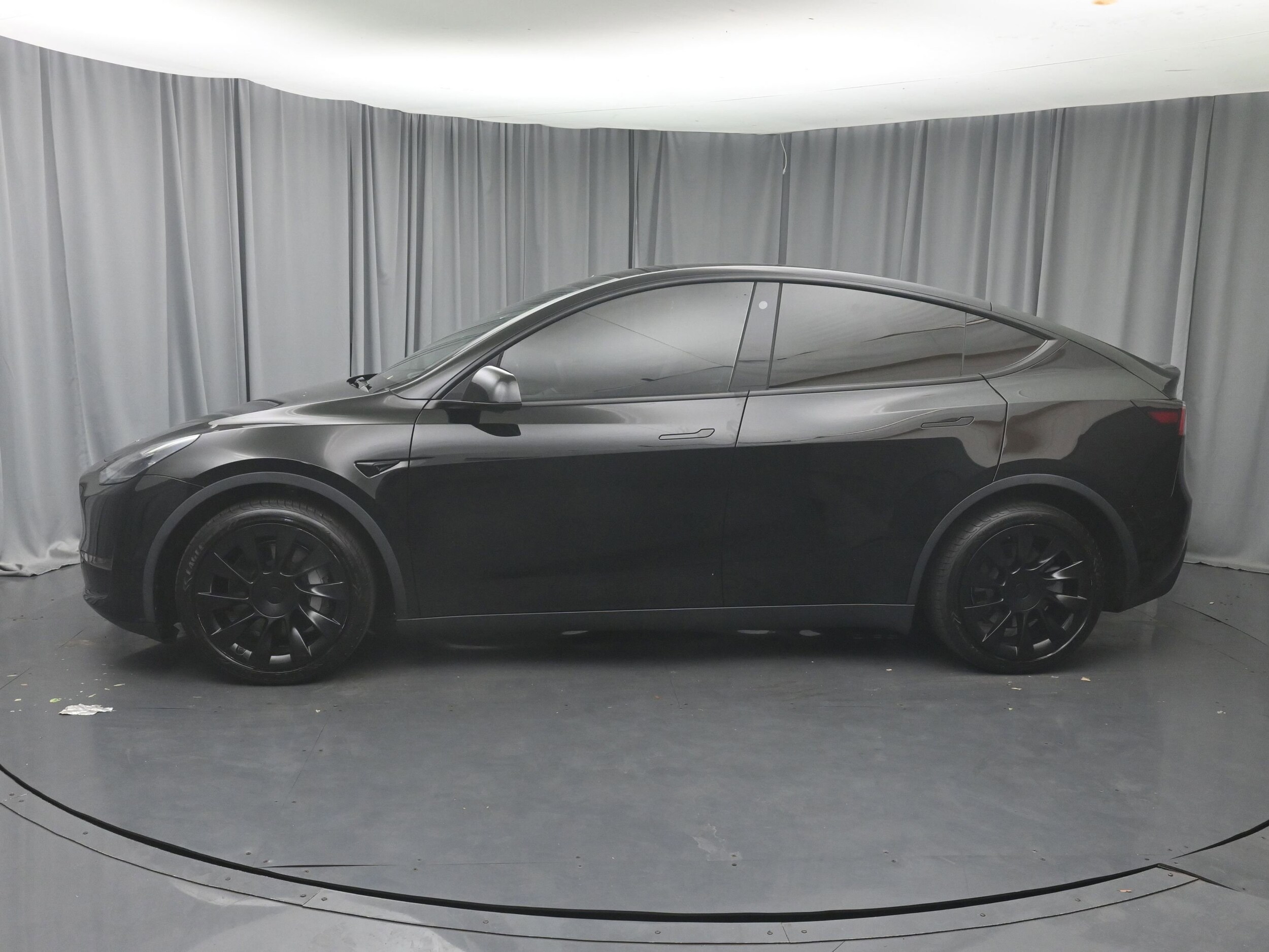 2021 Tesla Model Y Long Range photo 3