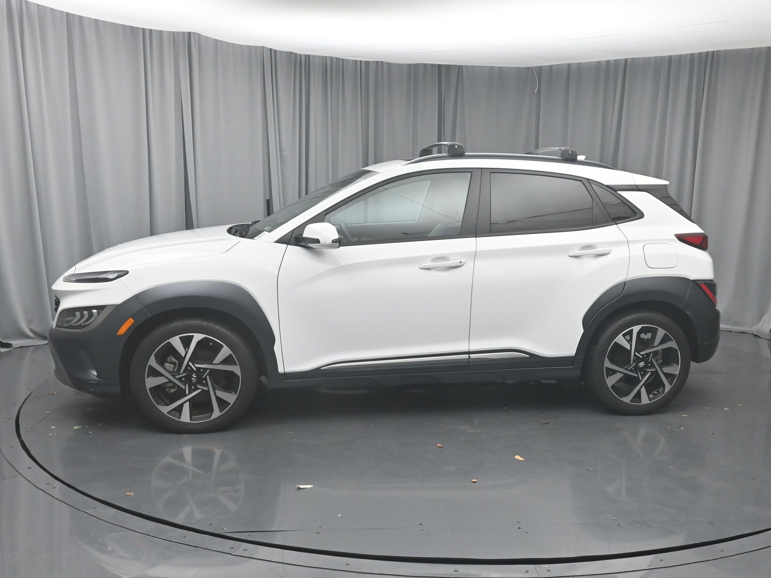 2022 Hyundai Kona Limited photo 3
