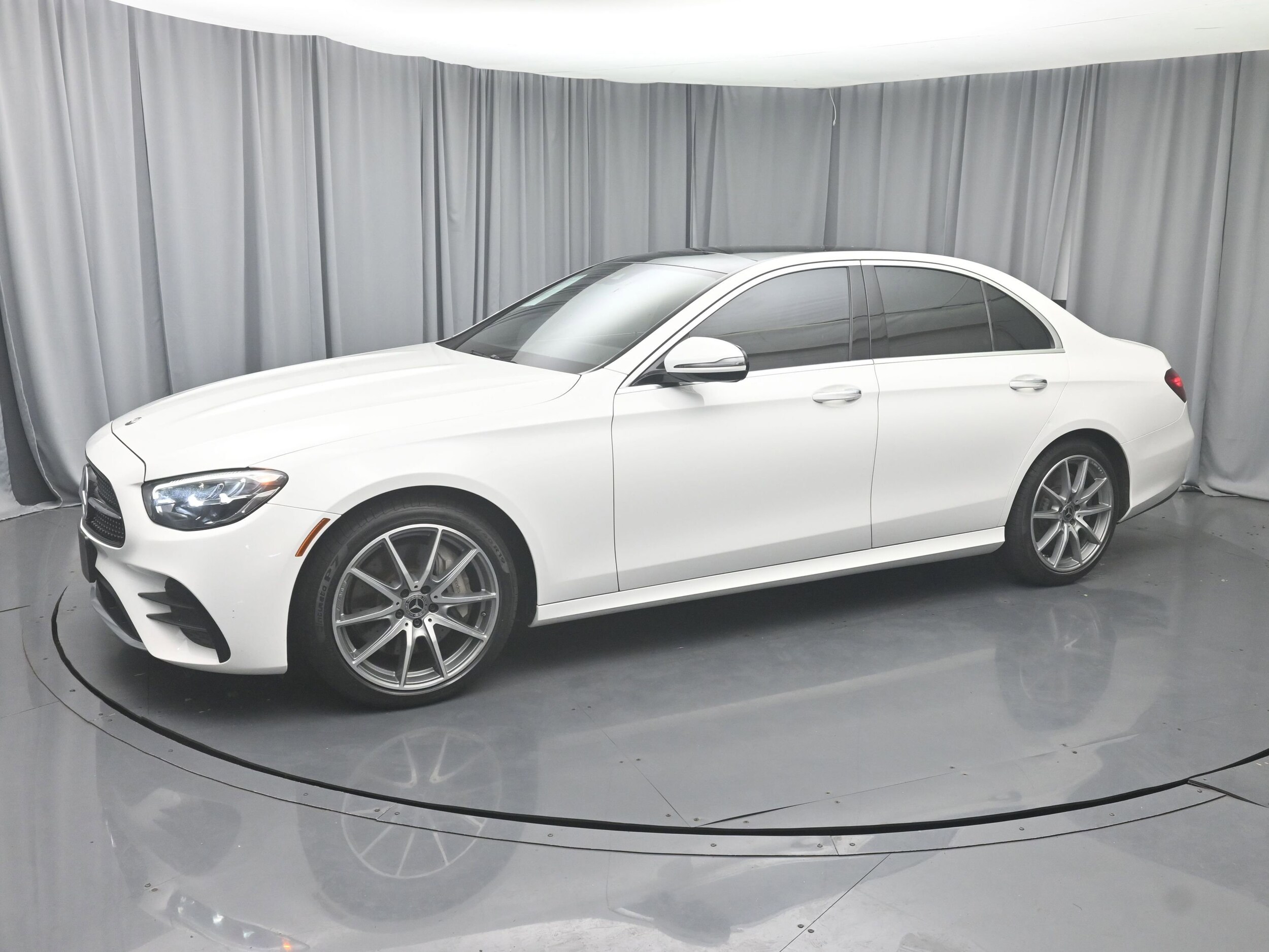 2021 Mercedes Benz E 450 photo 2