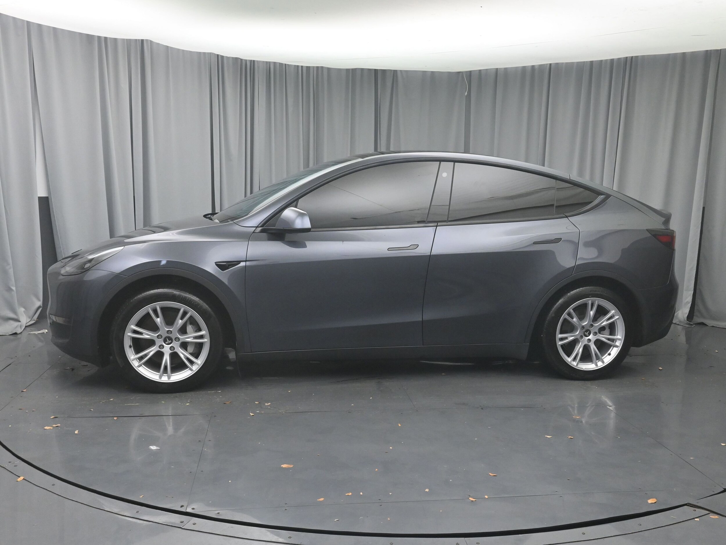 2021 Tesla Model Y Long Range photo 3