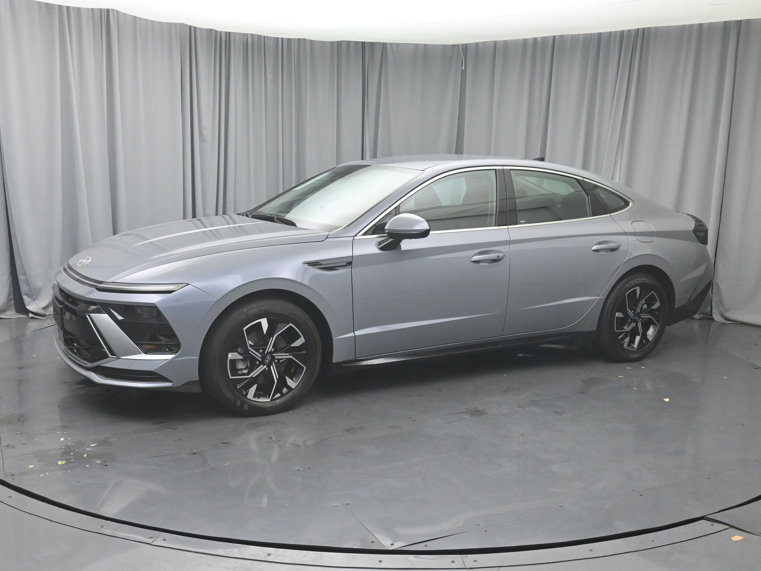 2025 Hyundai Sonata SEL photo 2