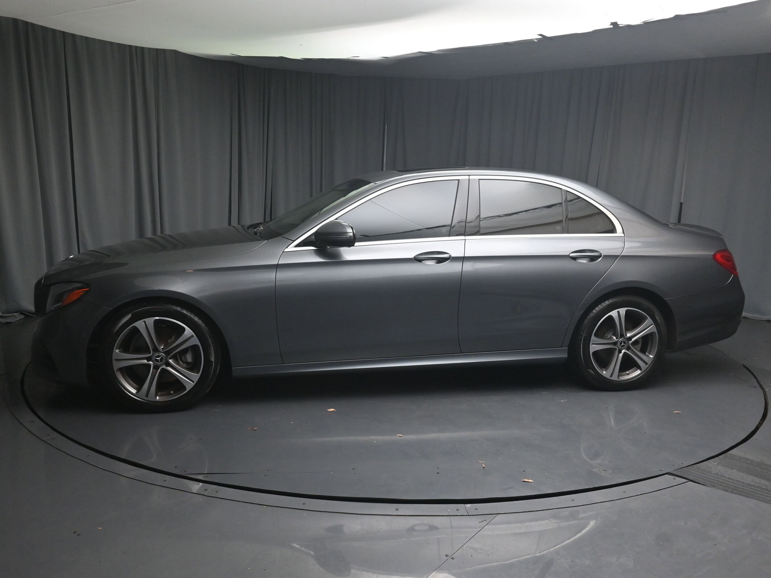 2019 Mercedes Benz E 300 photo 3