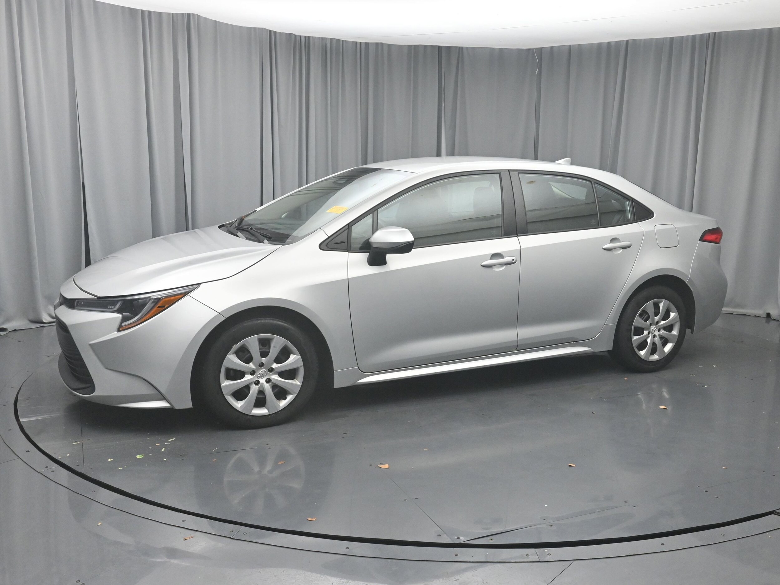 2023 Toyota Corolla LE photo 2