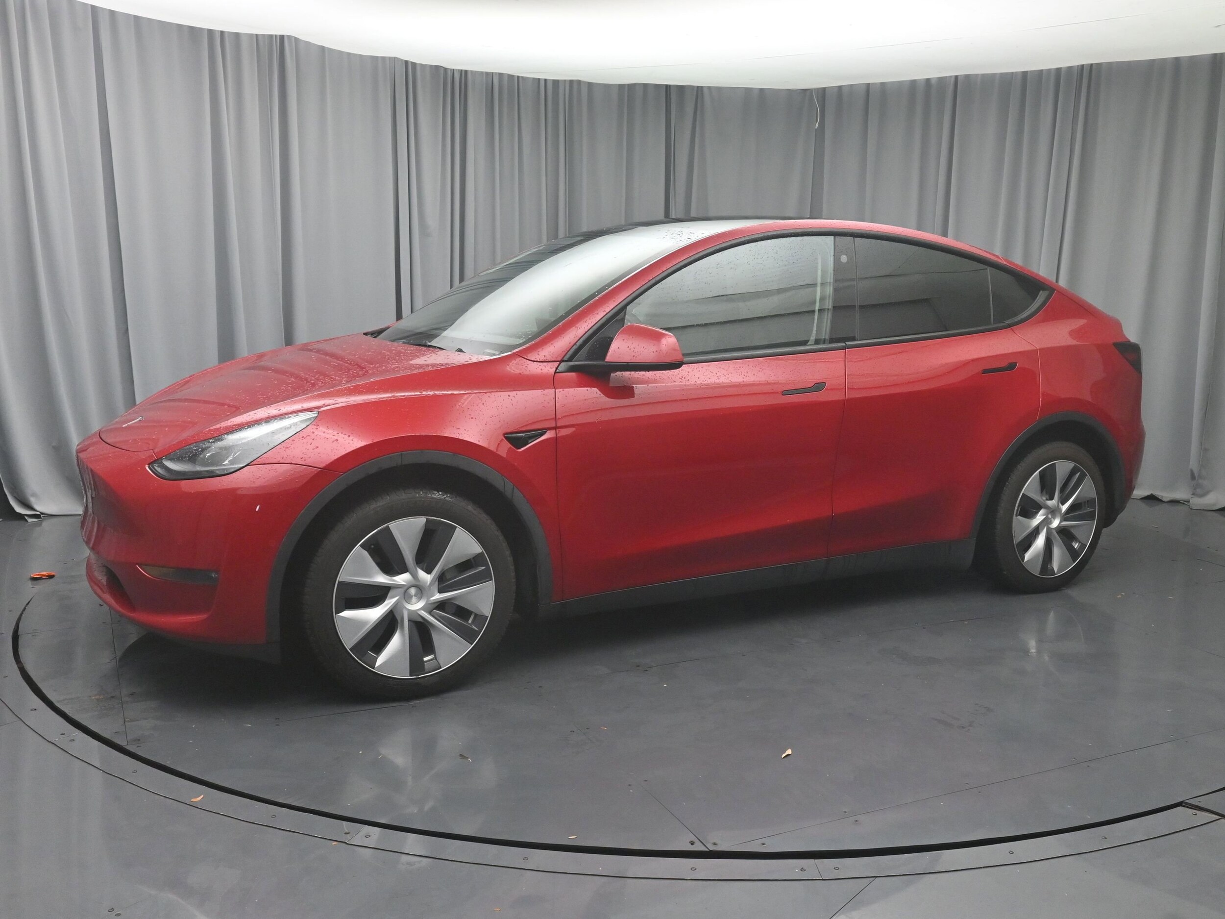 2022 Tesla Model Y Long Range photo 2