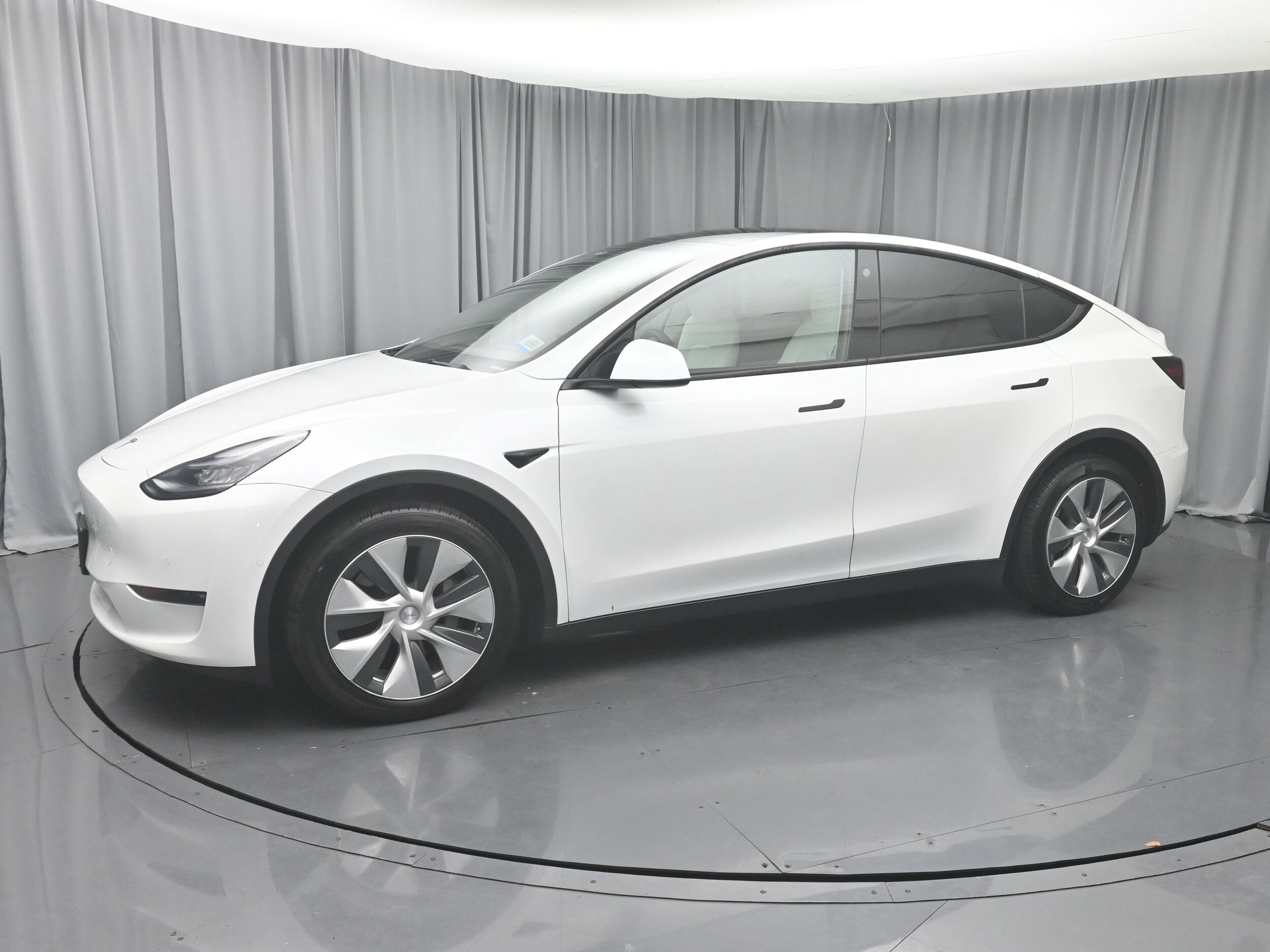 2021 Tesla Model Y Long Range photo 2