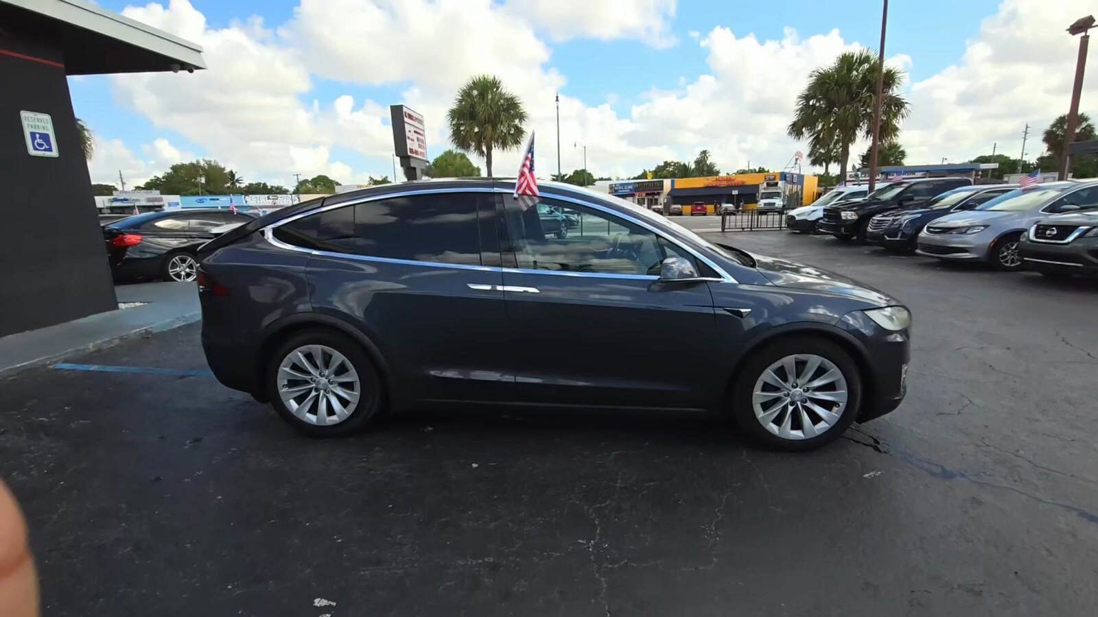 2017 Tesla Model X photo 4