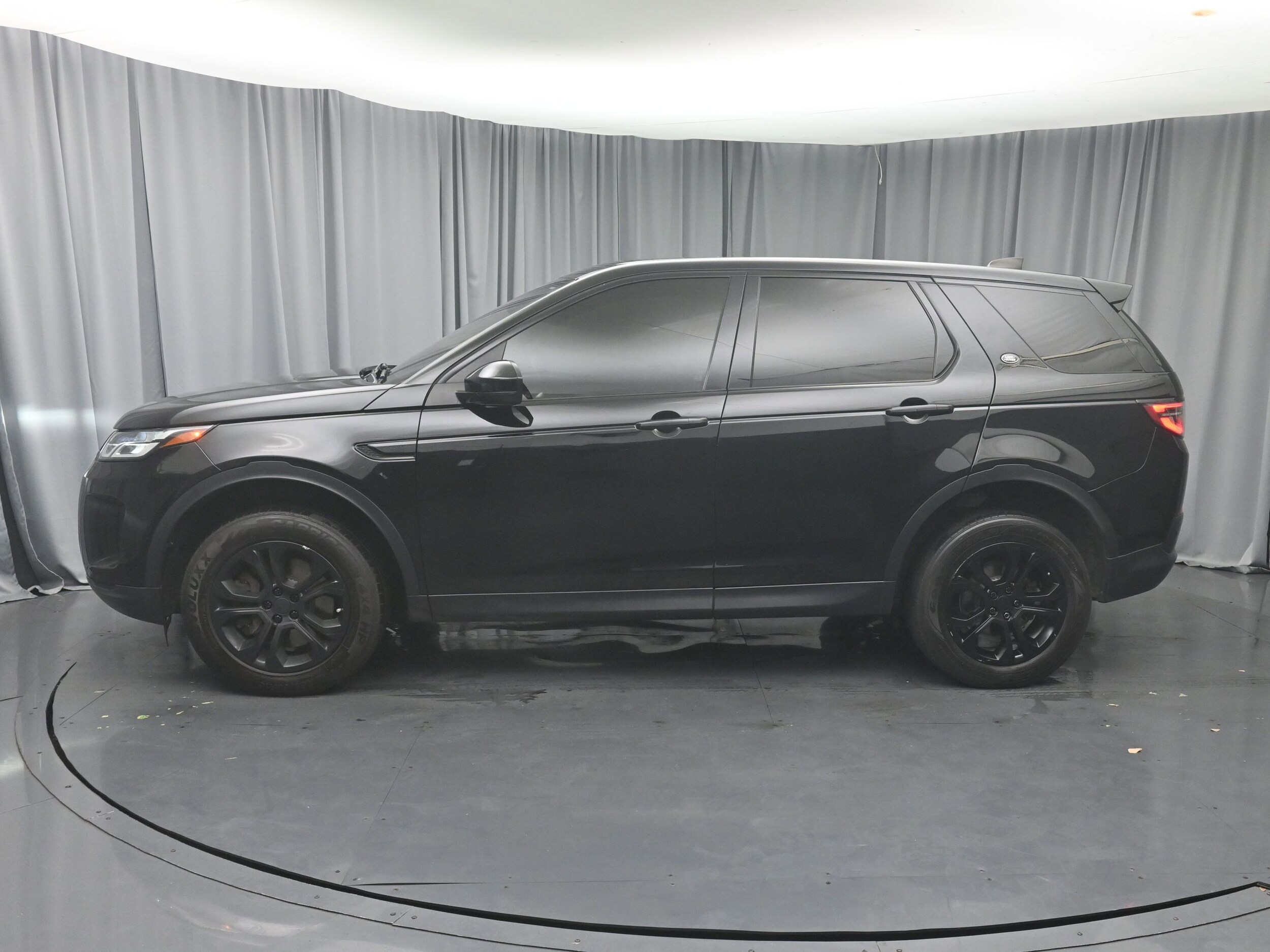 2020 Land Rover Discovery Sport Standard photo 3