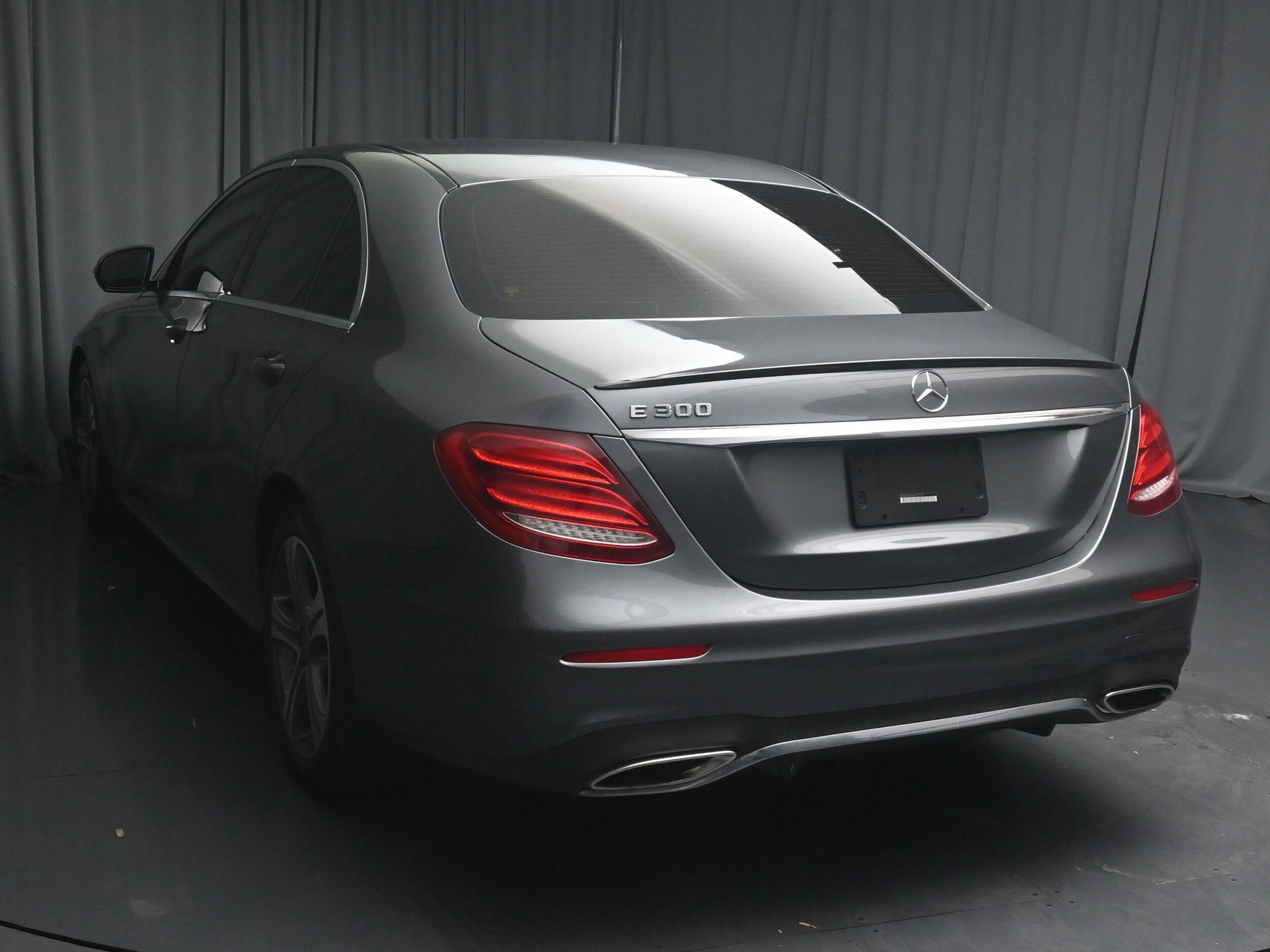 2019 Mercedes Benz E 300 photo 4