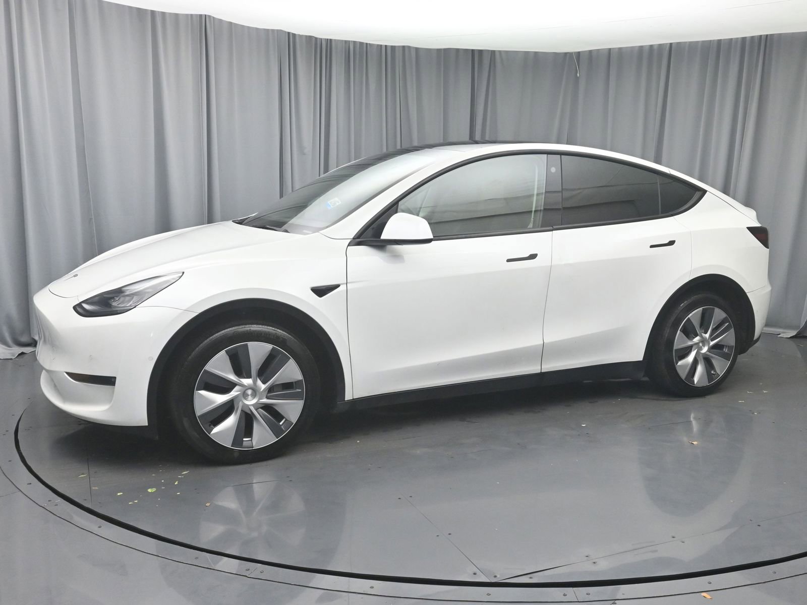 2021 Tesla Model Y Long Range photo 2