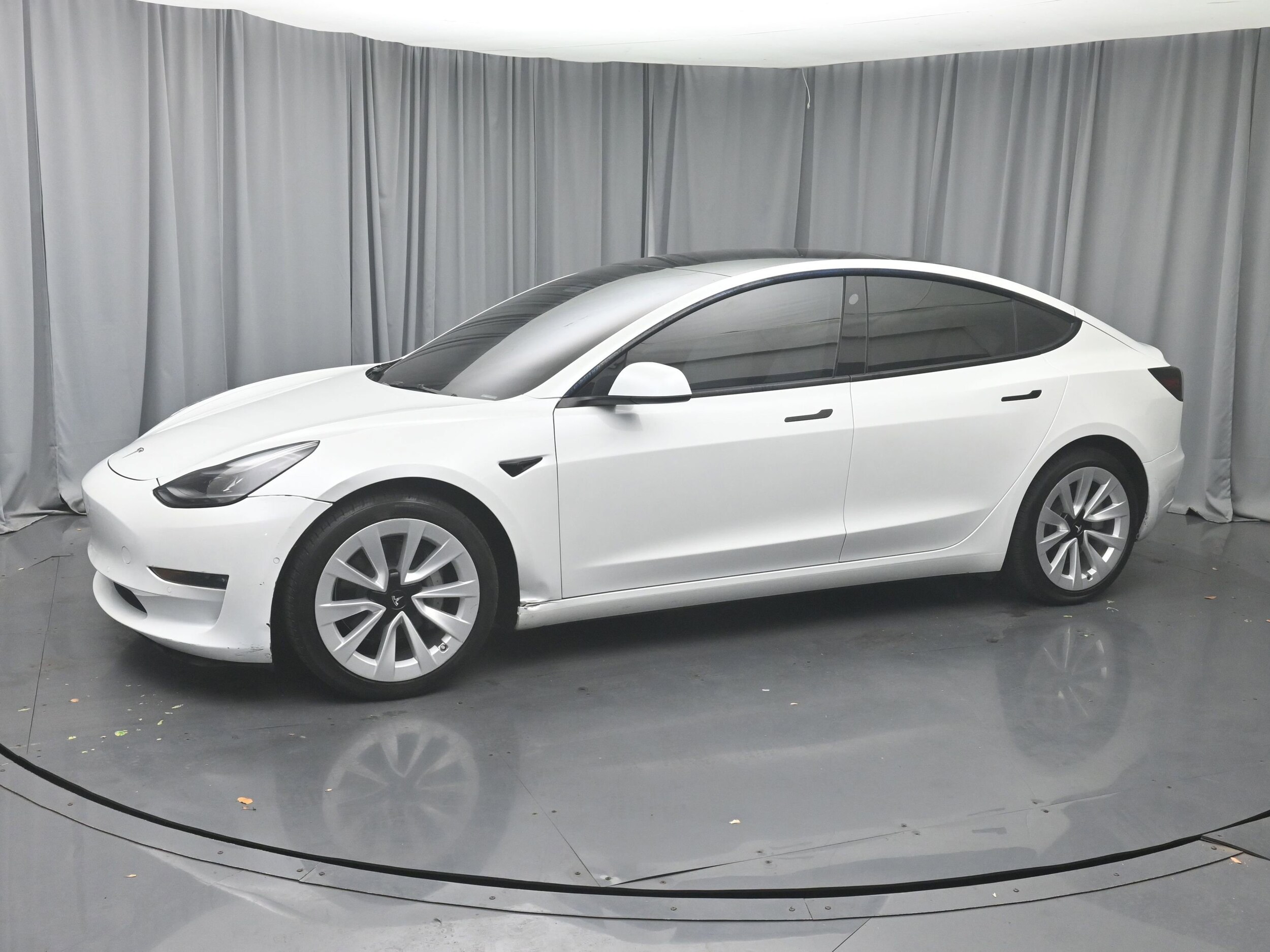 2022 Tesla Model 3 Long Range photo 2