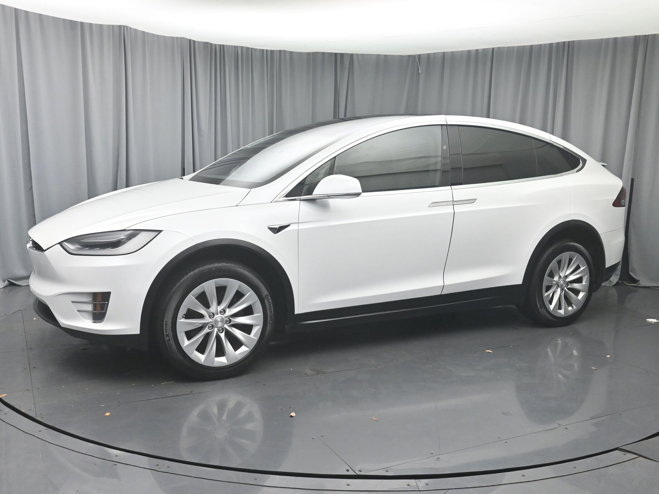 2017 Tesla Model X photo 2