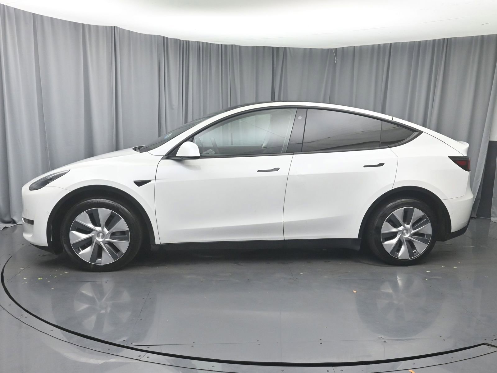 2021 Tesla Model Y Long Range photo 3