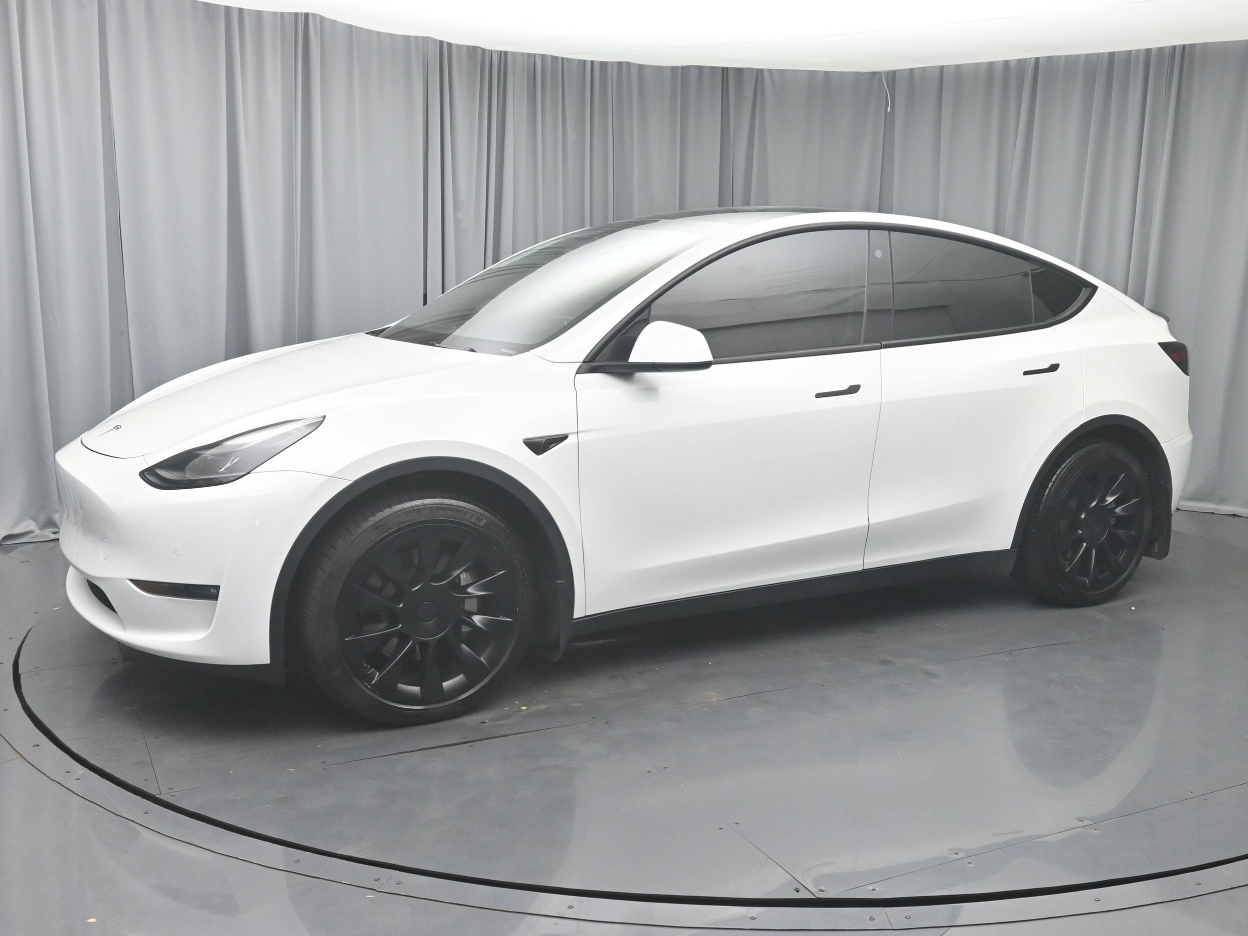 2022 Tesla Model Y Long Range photo 2
