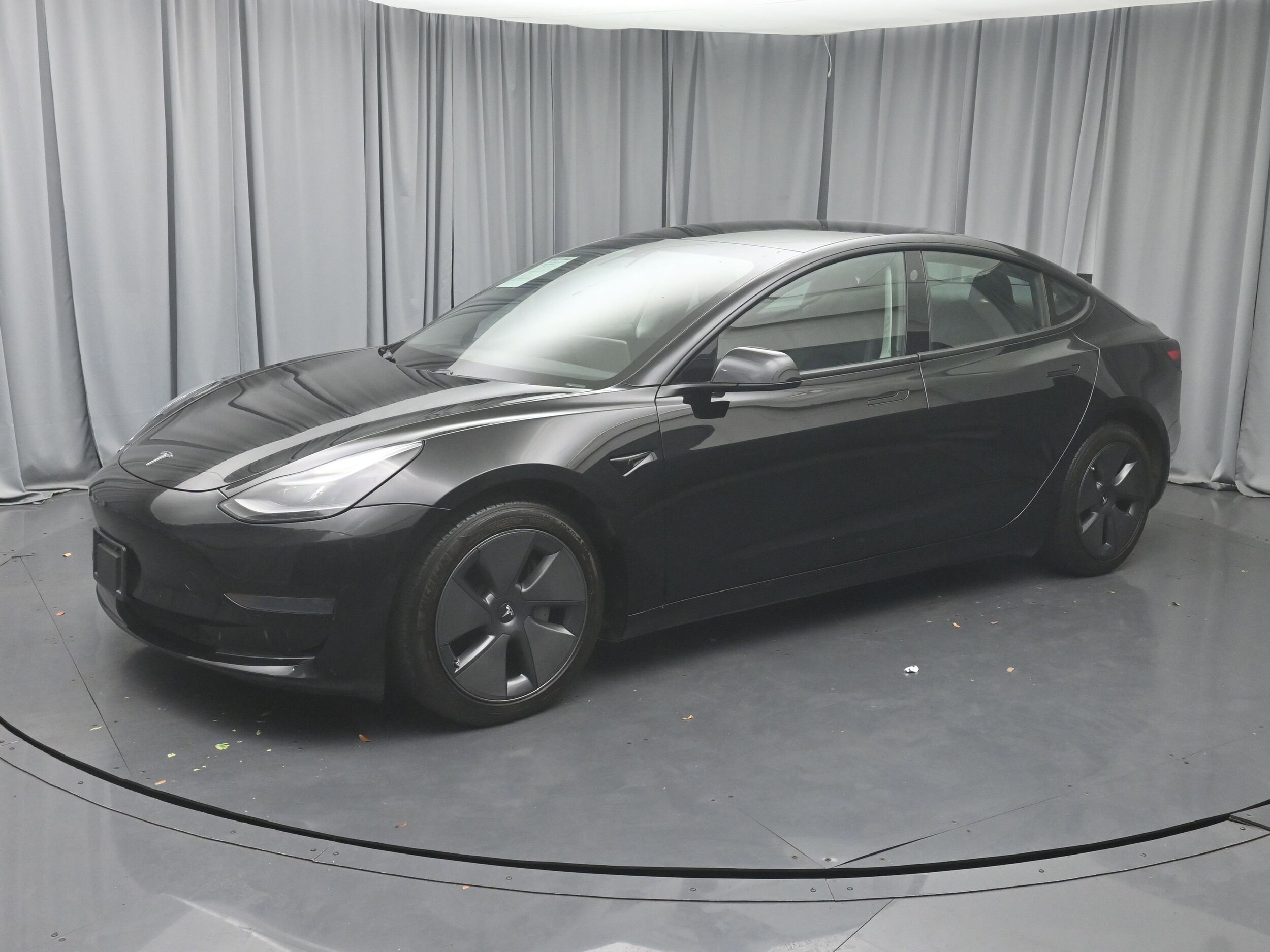 2021 Tesla Model 3 Standard Range Plus photo 2