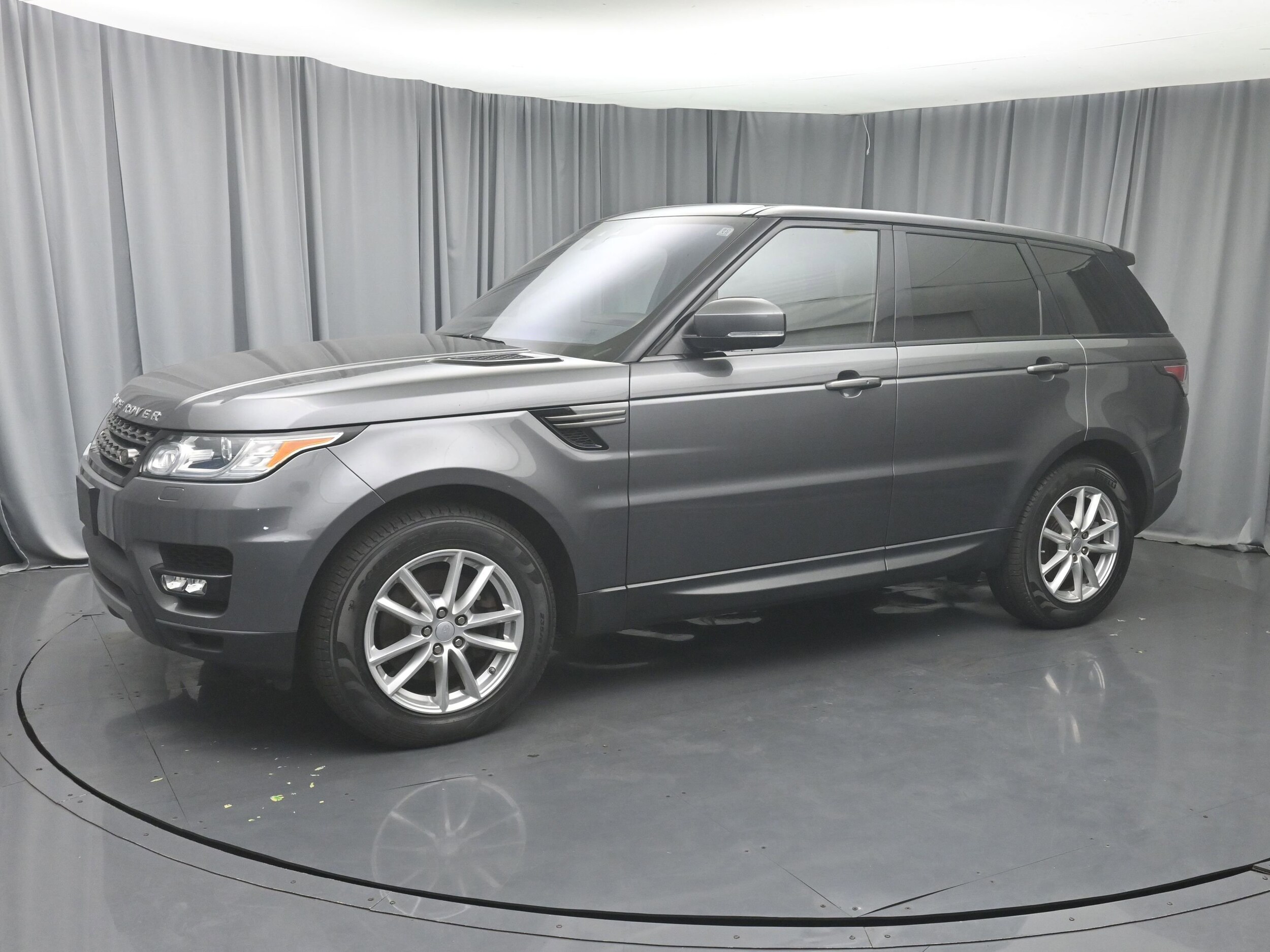 2017 Land Rover Range Rover Sport SE photo 2