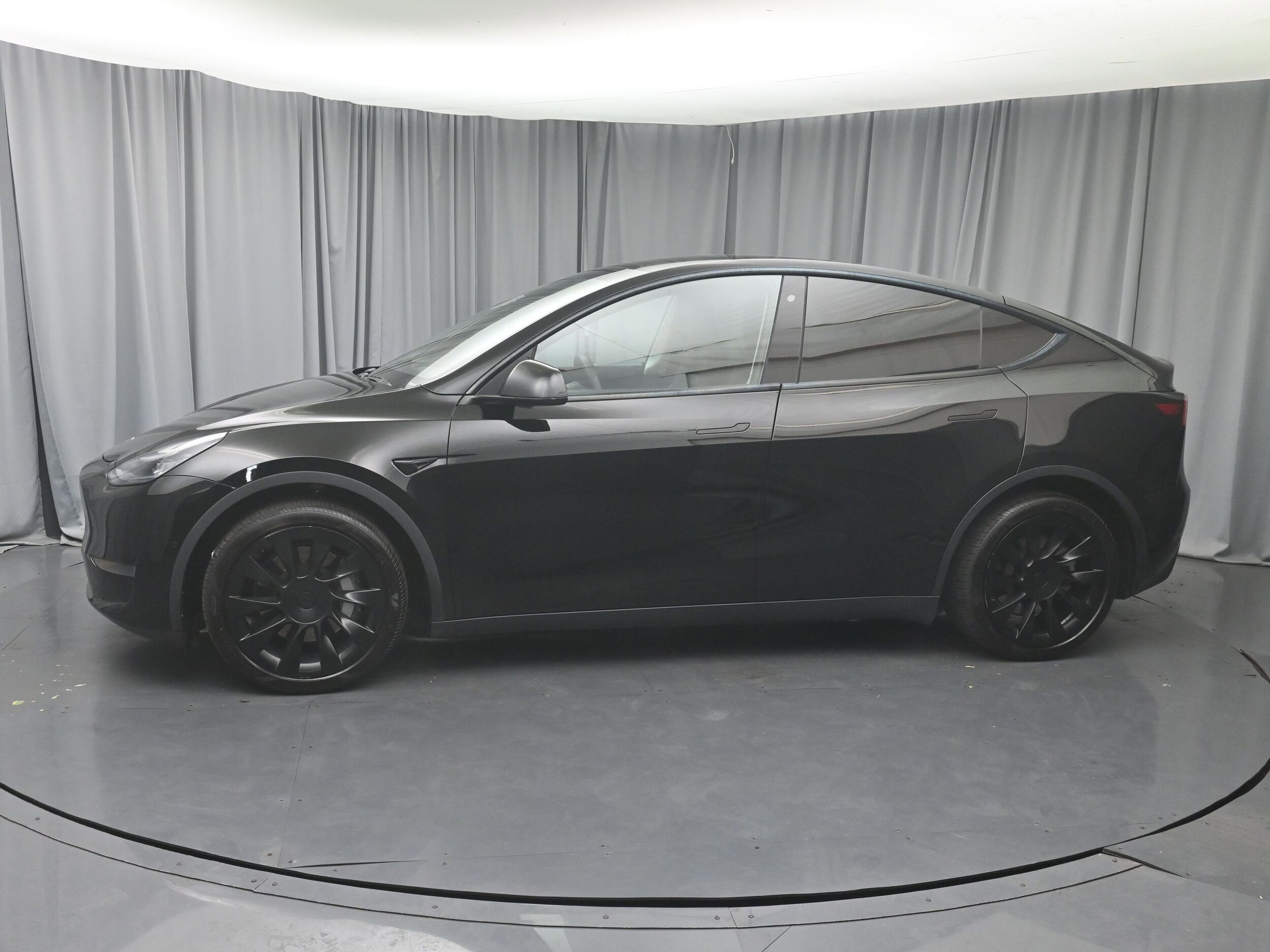 2020 Tesla Model Y Long Range photo 3