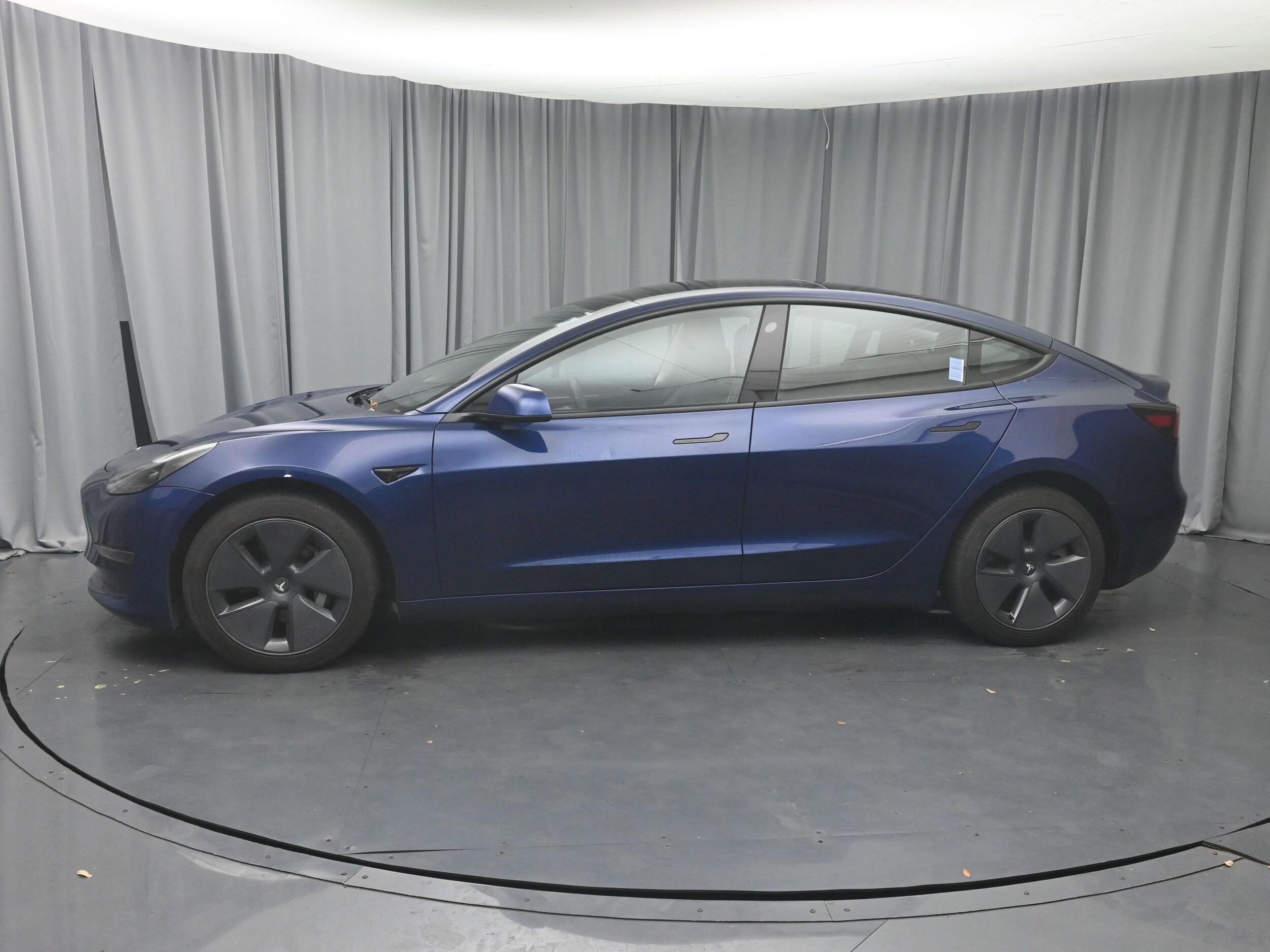 2023 Tesla Model 3 photo 3