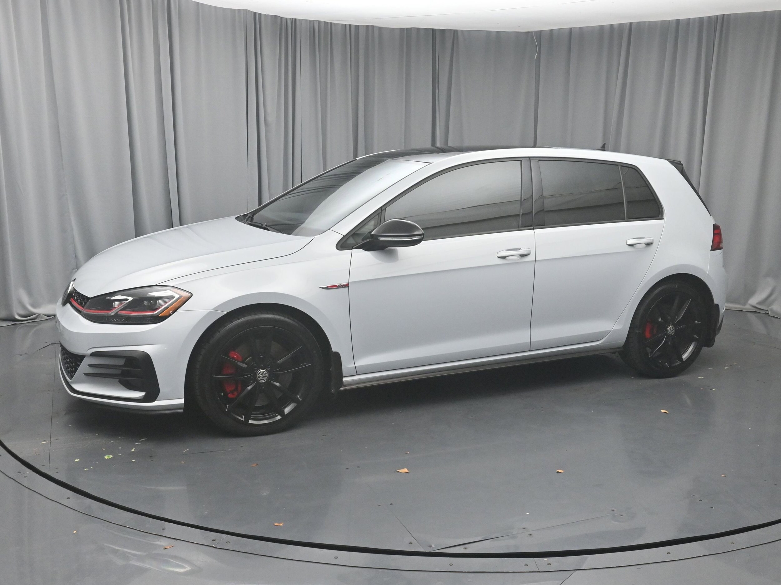 2021 Volkswagen Golf GTI SE photo 2