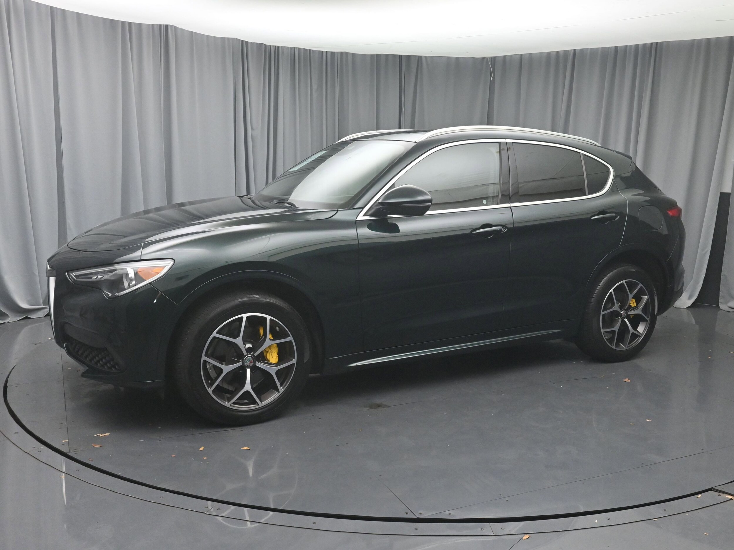 2021 Alfa Romeo Stelvio Ti photo 2