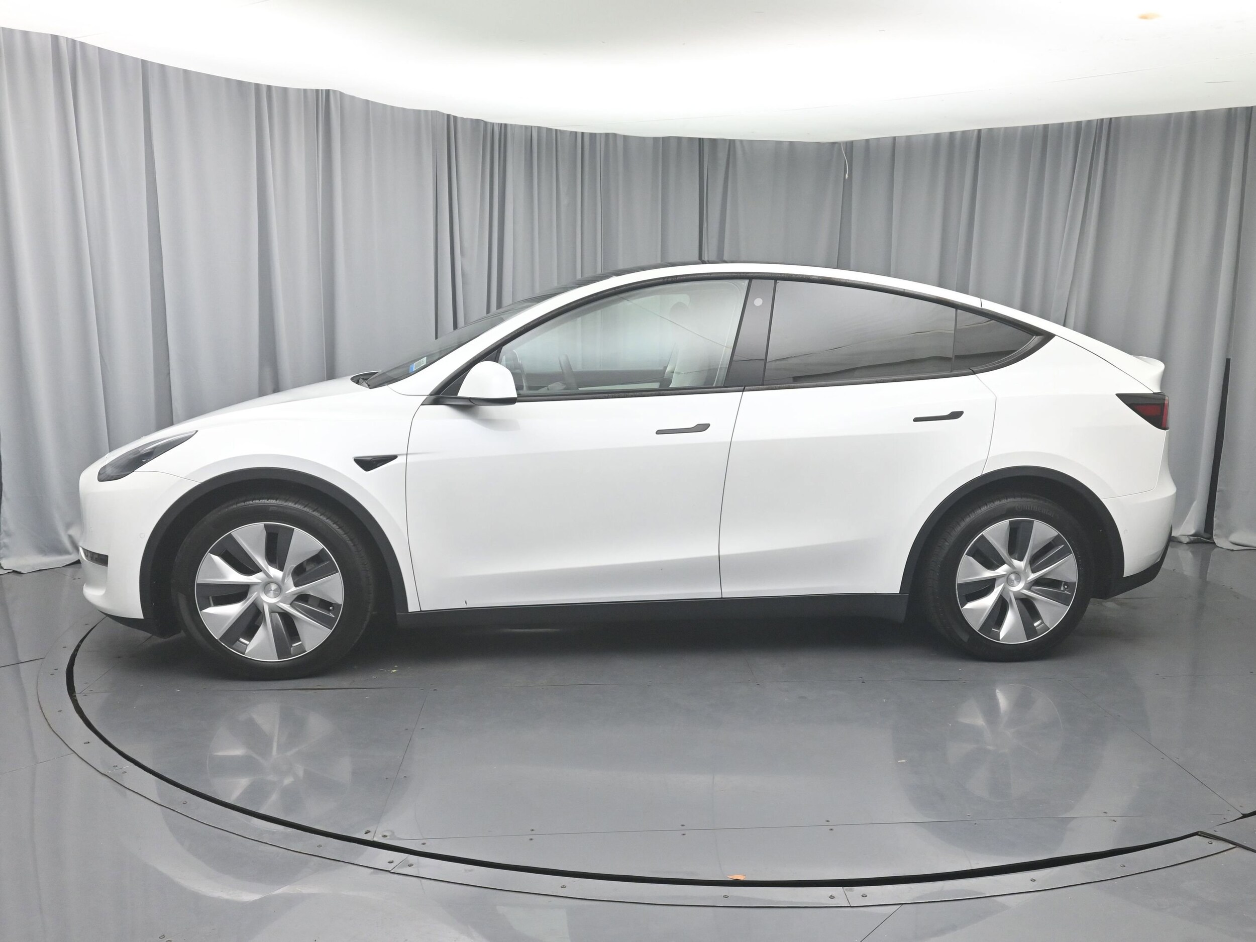 2021 Tesla Model Y Long Range photo 3