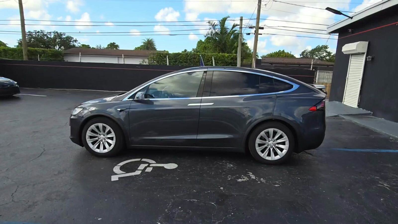 2017 Tesla Model X photo 2