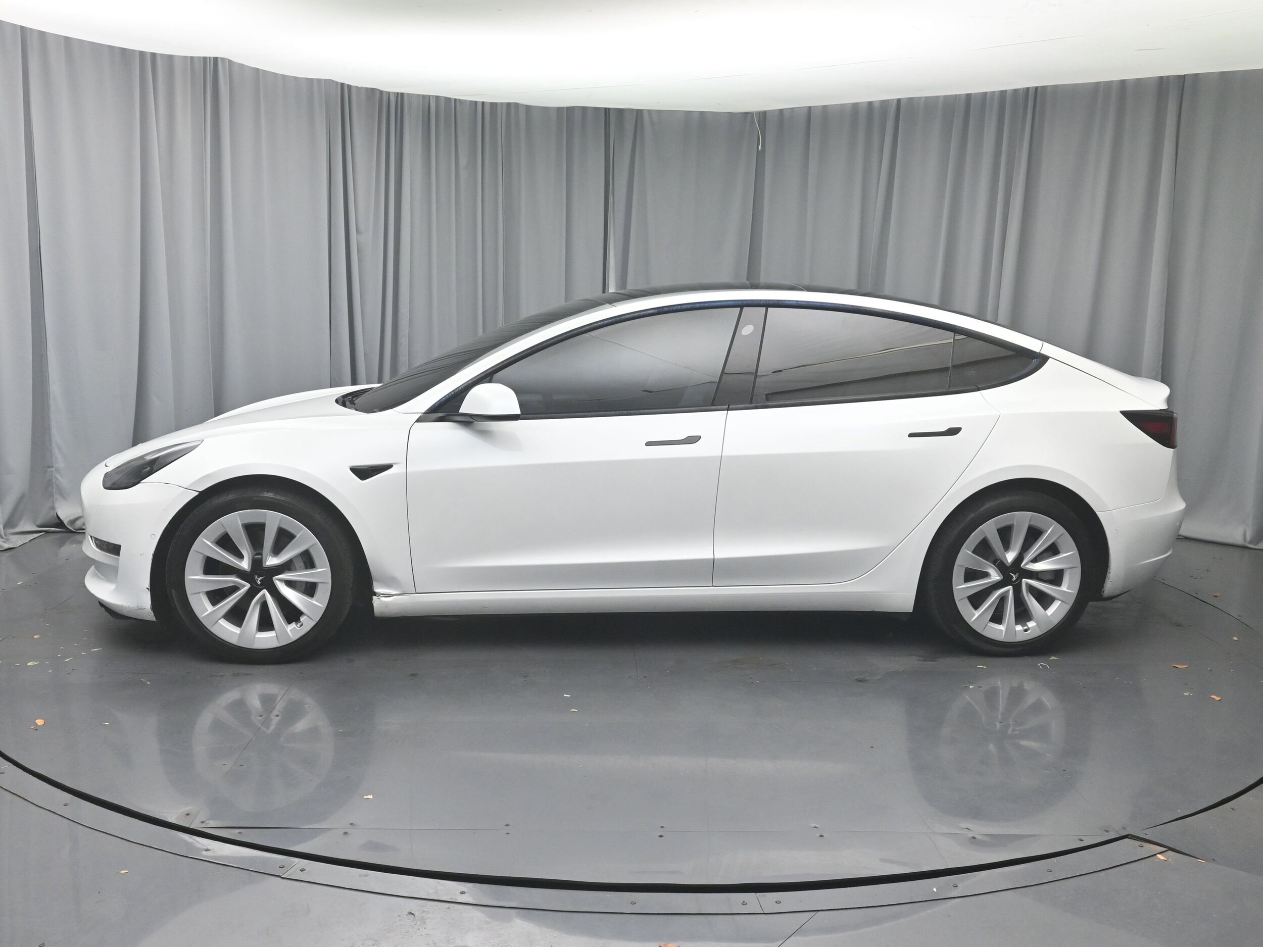 2022 Tesla Model 3 Long Range photo 3