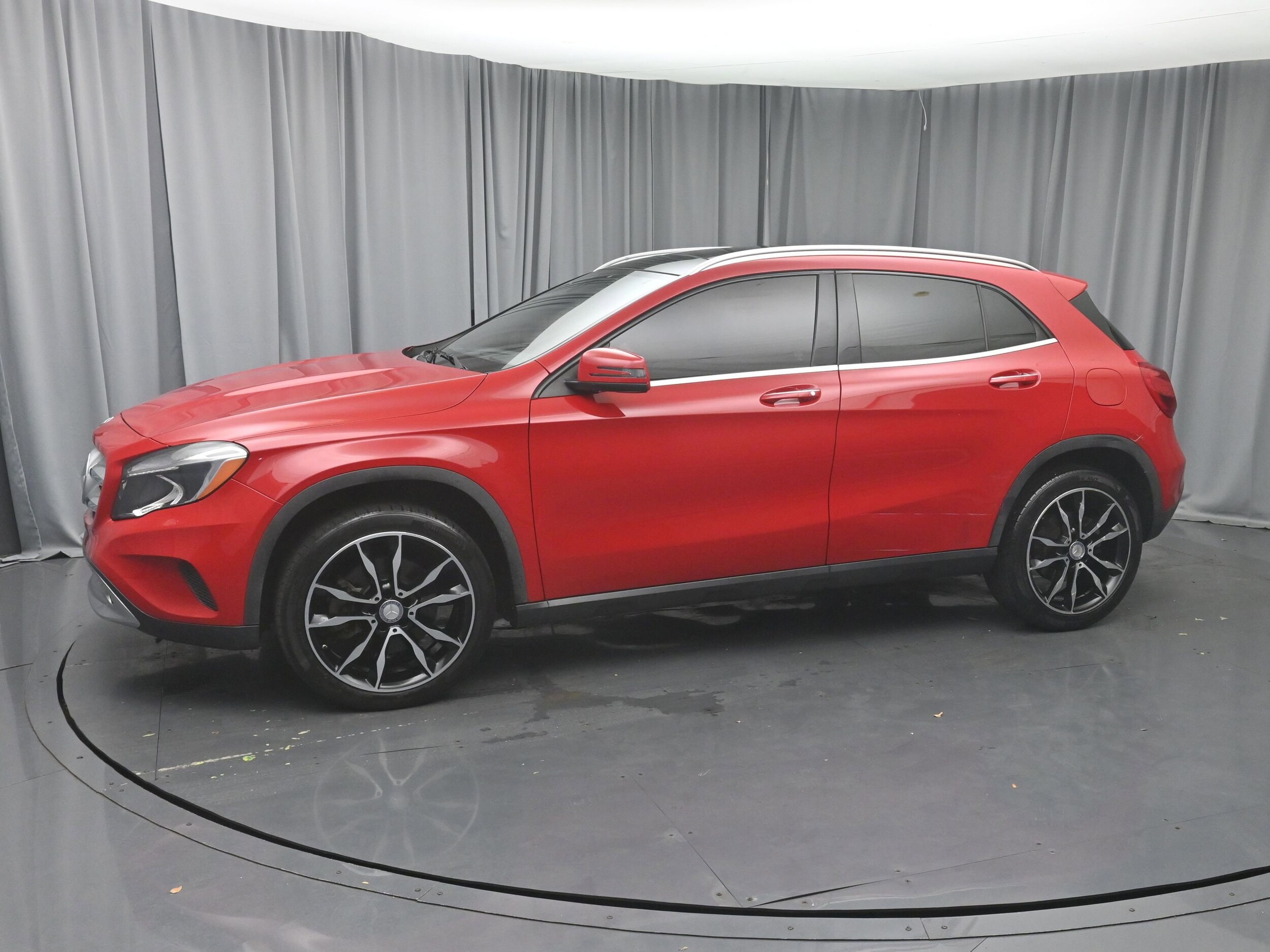2017 Mercedes Benz GLA 250 photo 2