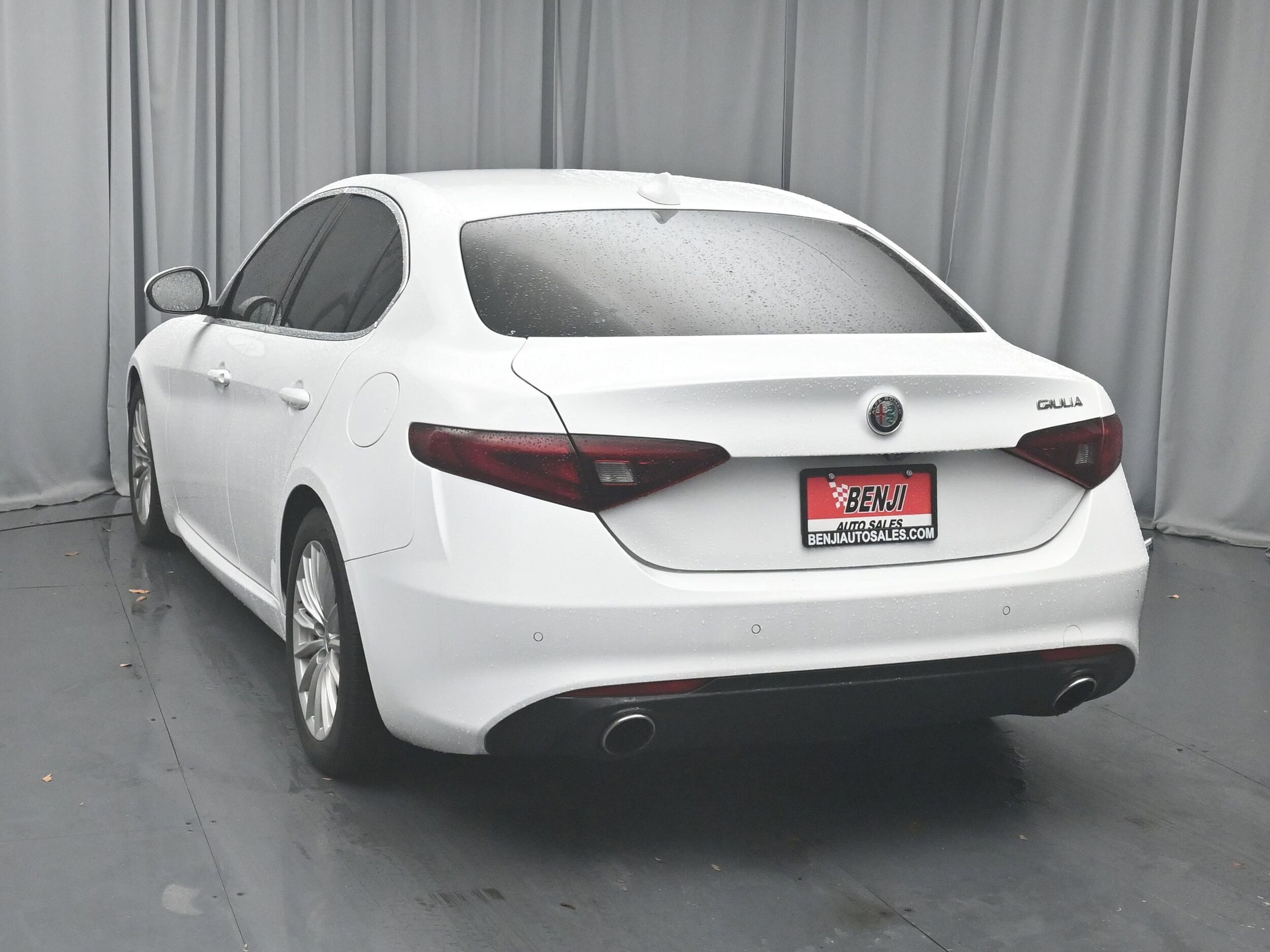 2021 Alfa Romeo Giulia Base photo 4