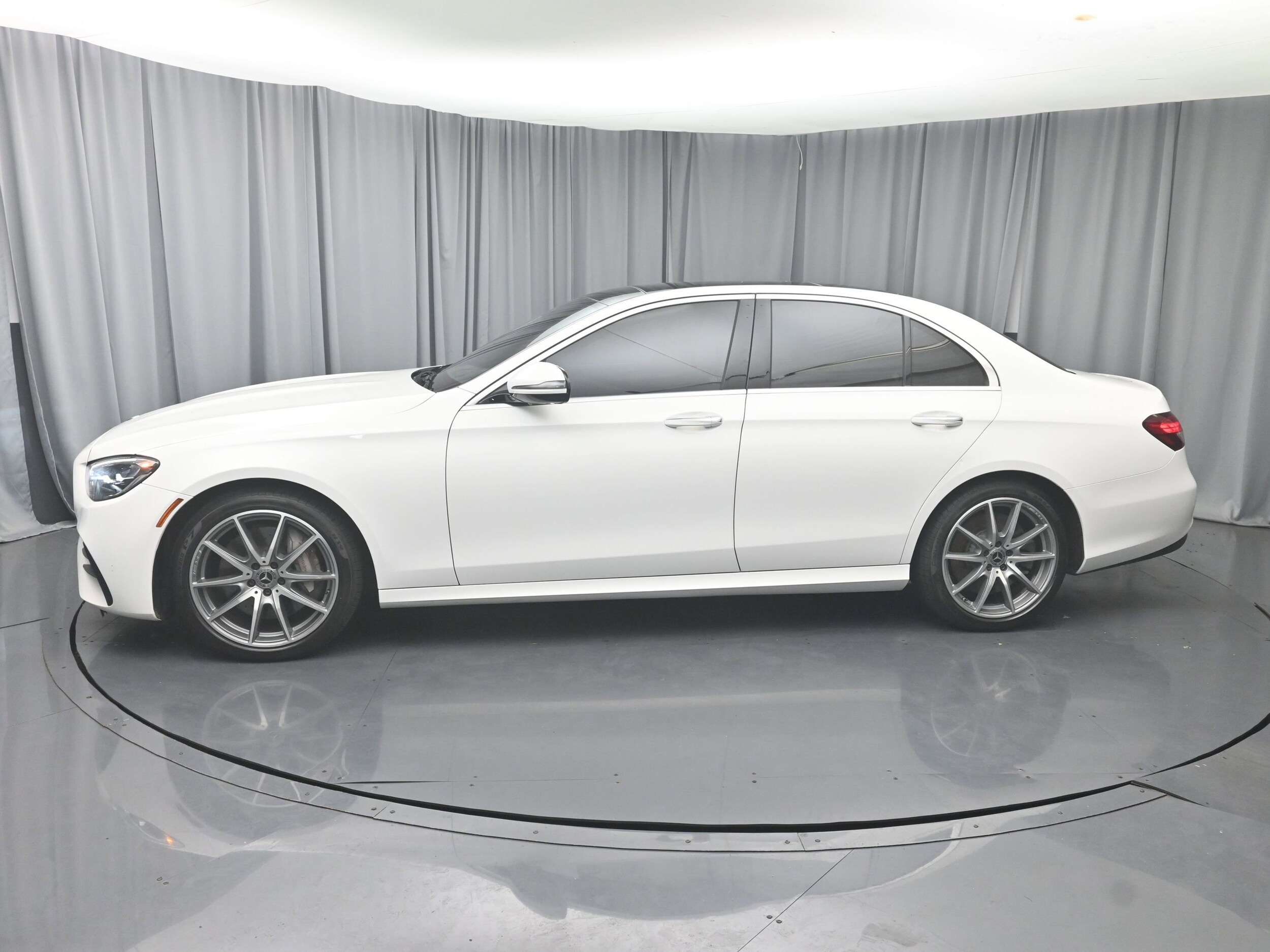 2021 Mercedes Benz E 450 photo 3